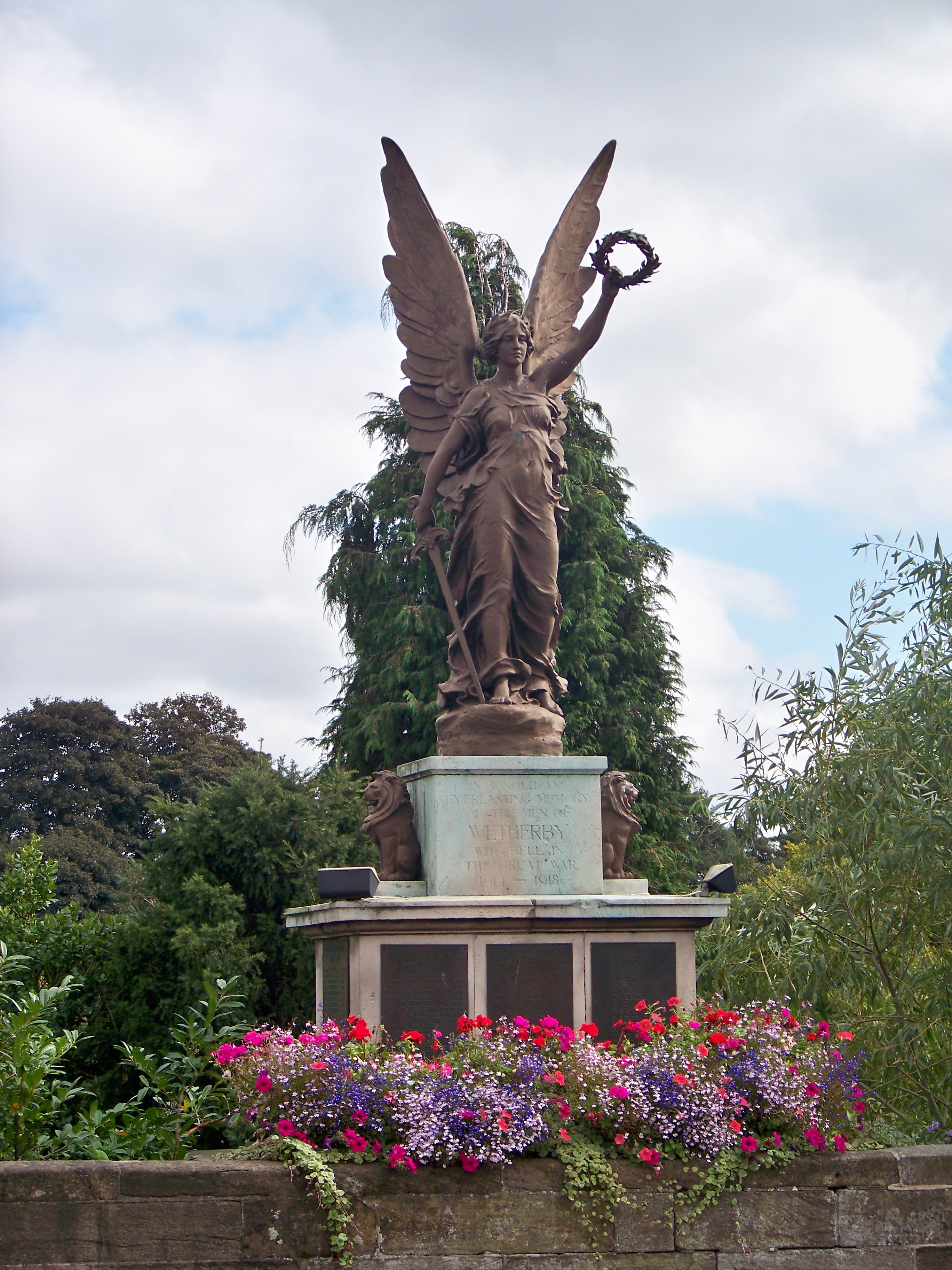 File:Great war memorial in Wetherby.jpg - Wikimedia Commons