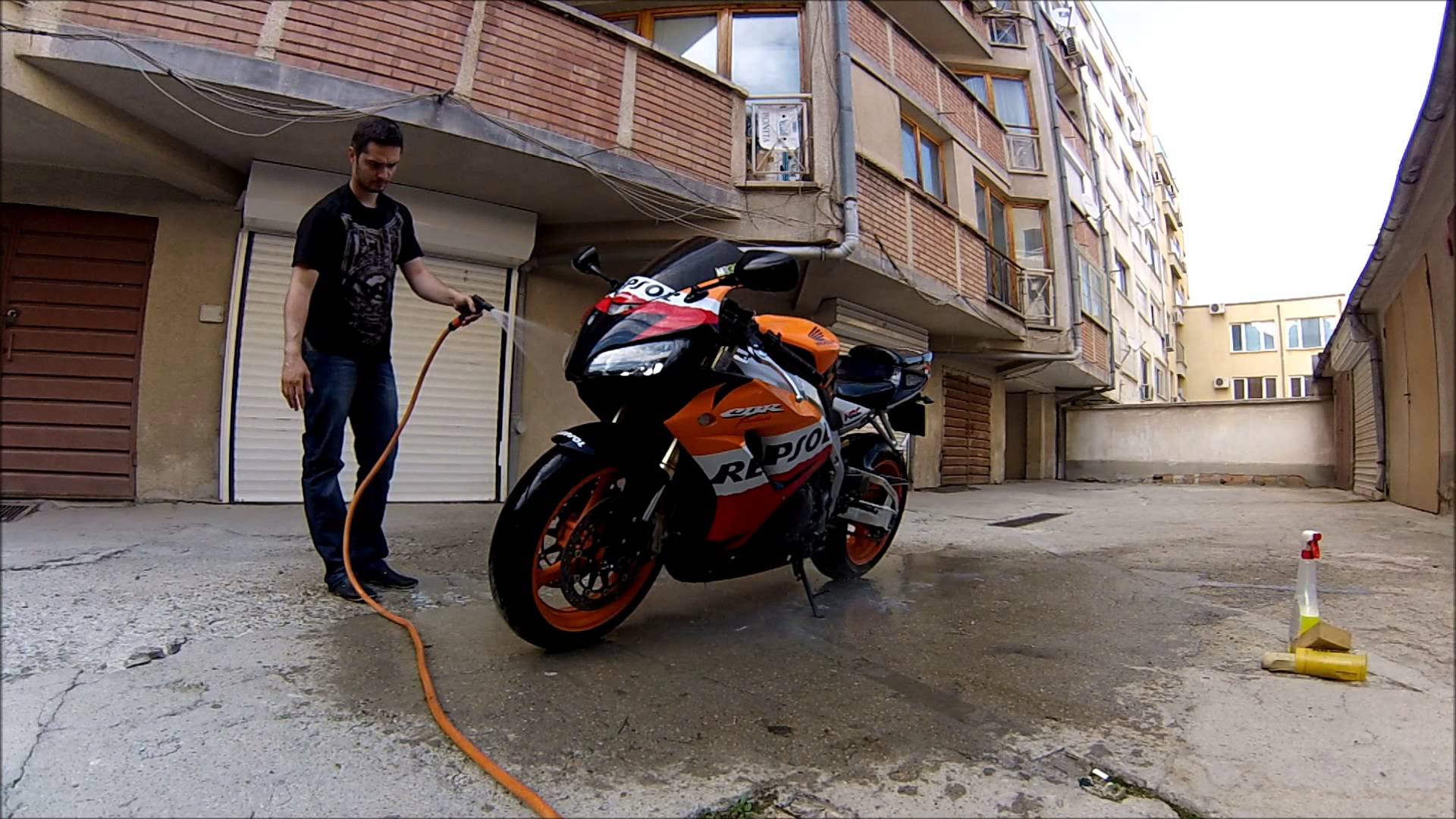 Guide on How to Wash Your Motorcycle / Motorbike - YouTube