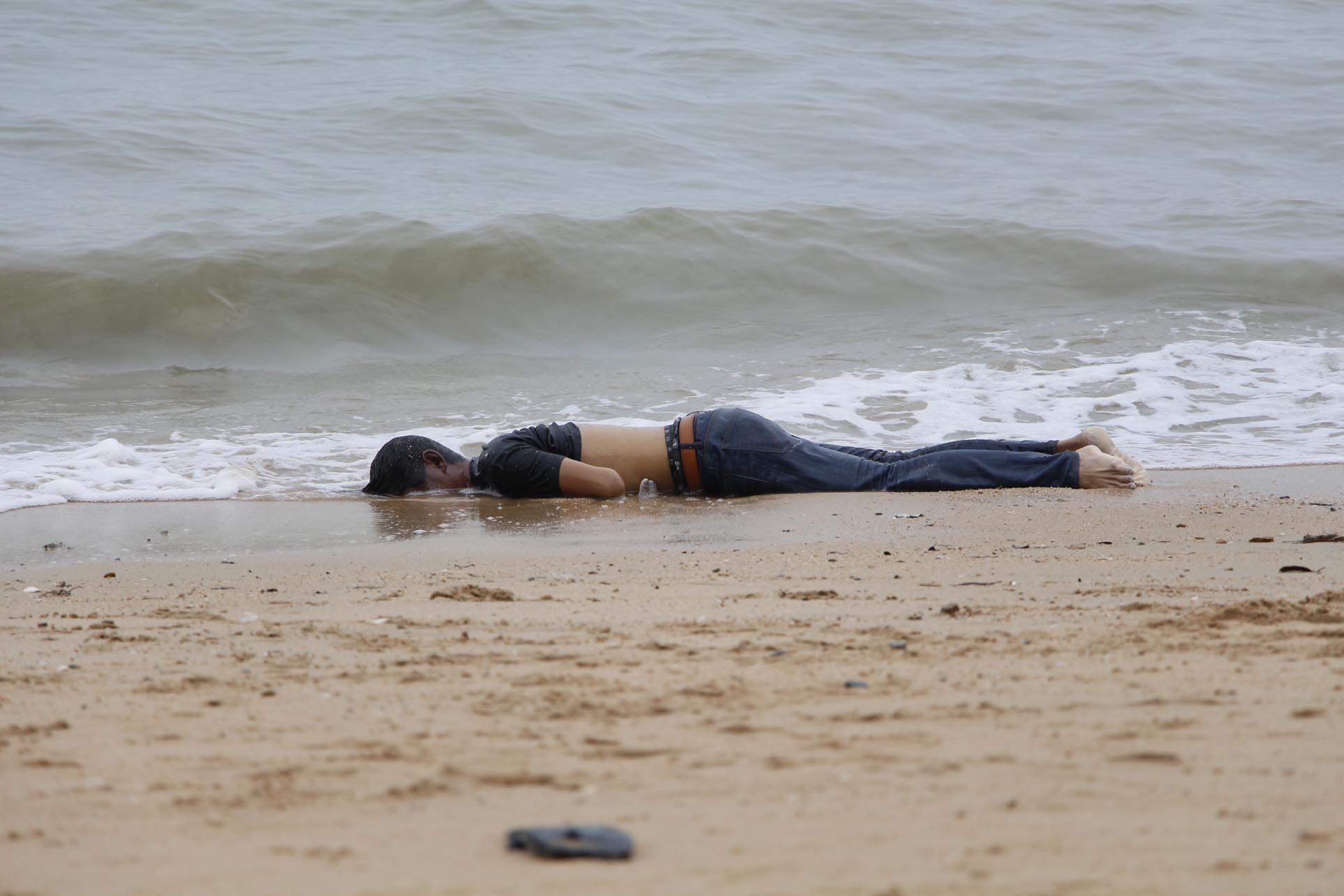 Body Washed Up On Pattaya Beach Opposite Soi 10