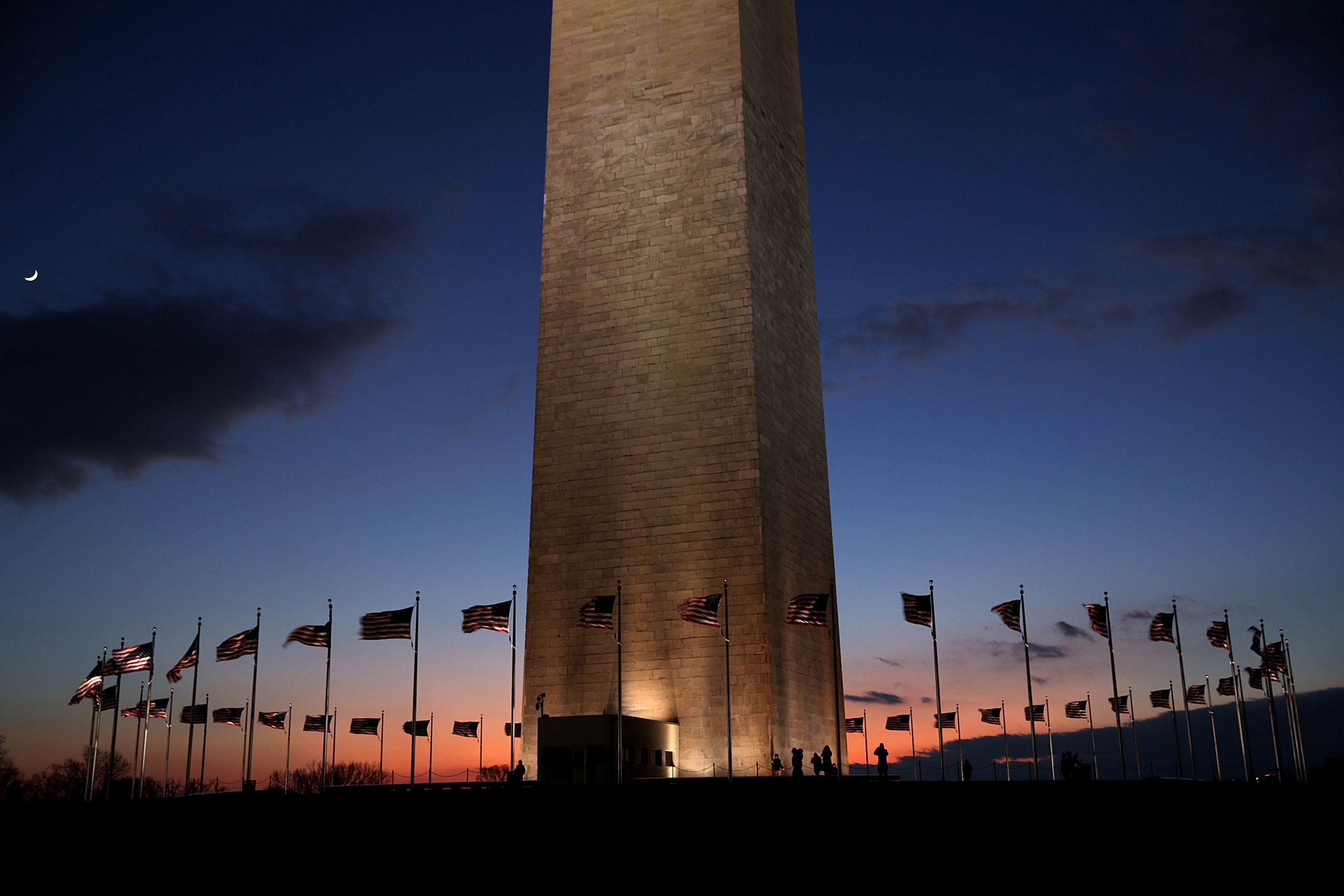 Washington Monument goes dark, officials investigate