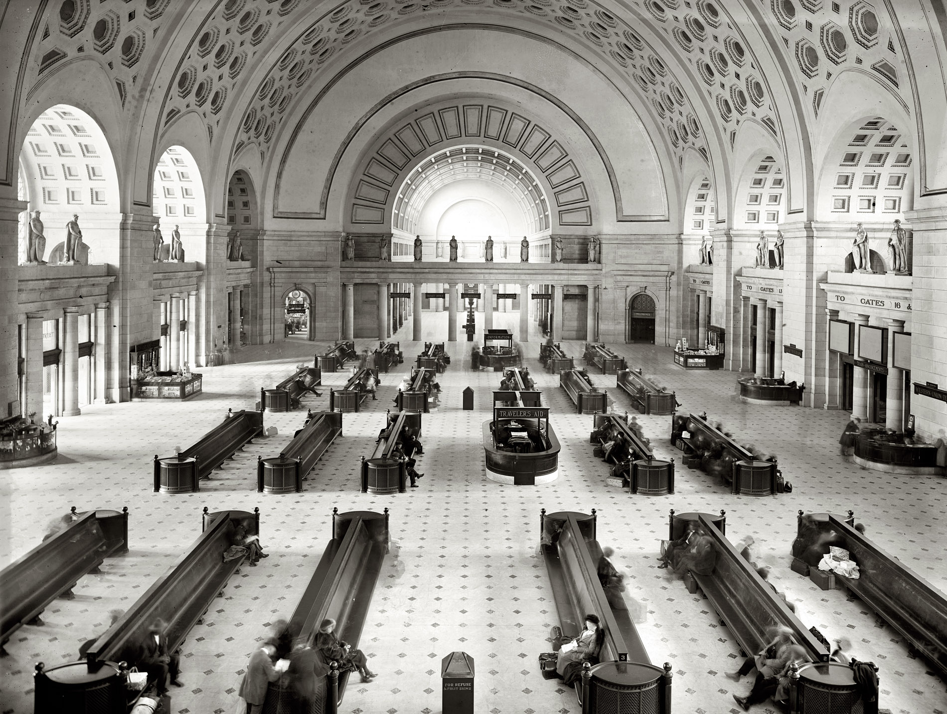 Union Station waiting room, Washington, D.C., 1921. : washingtondc