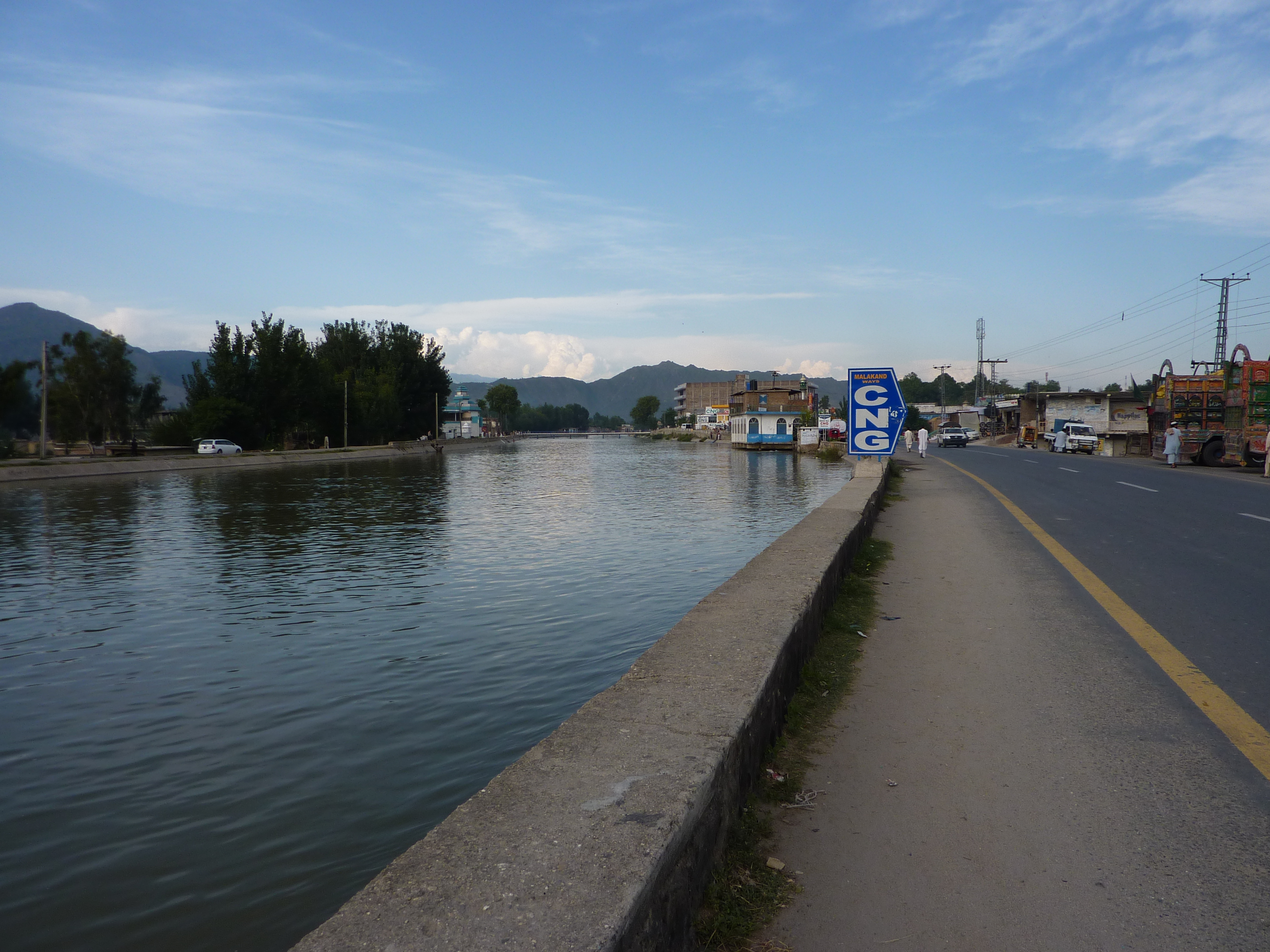 File:Batkhela water canal alongside the main G.T. road.jpg - Wikipedia