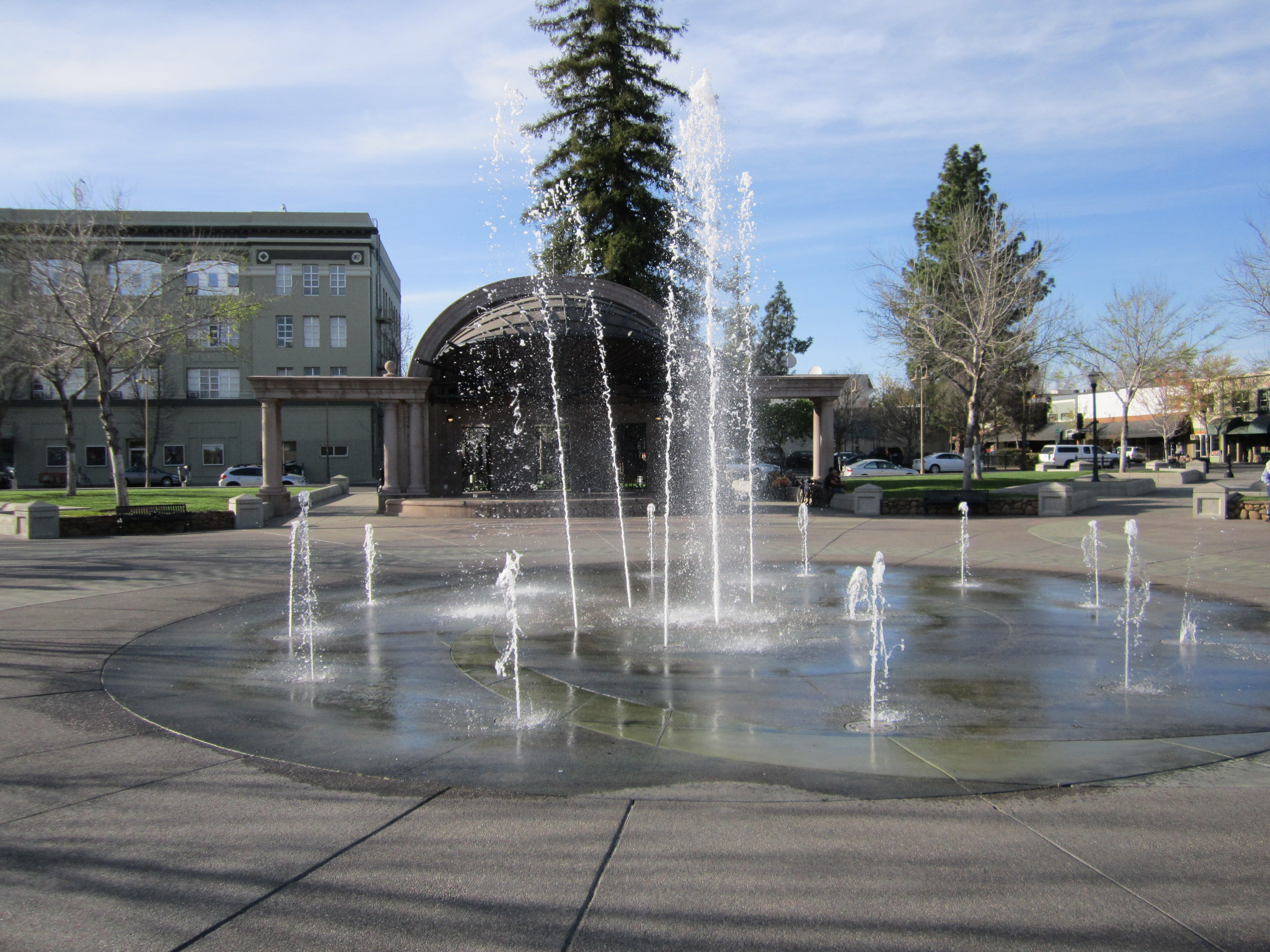 File:Water Fountain in Chico Plaza.JPG - Wikimedia Commons