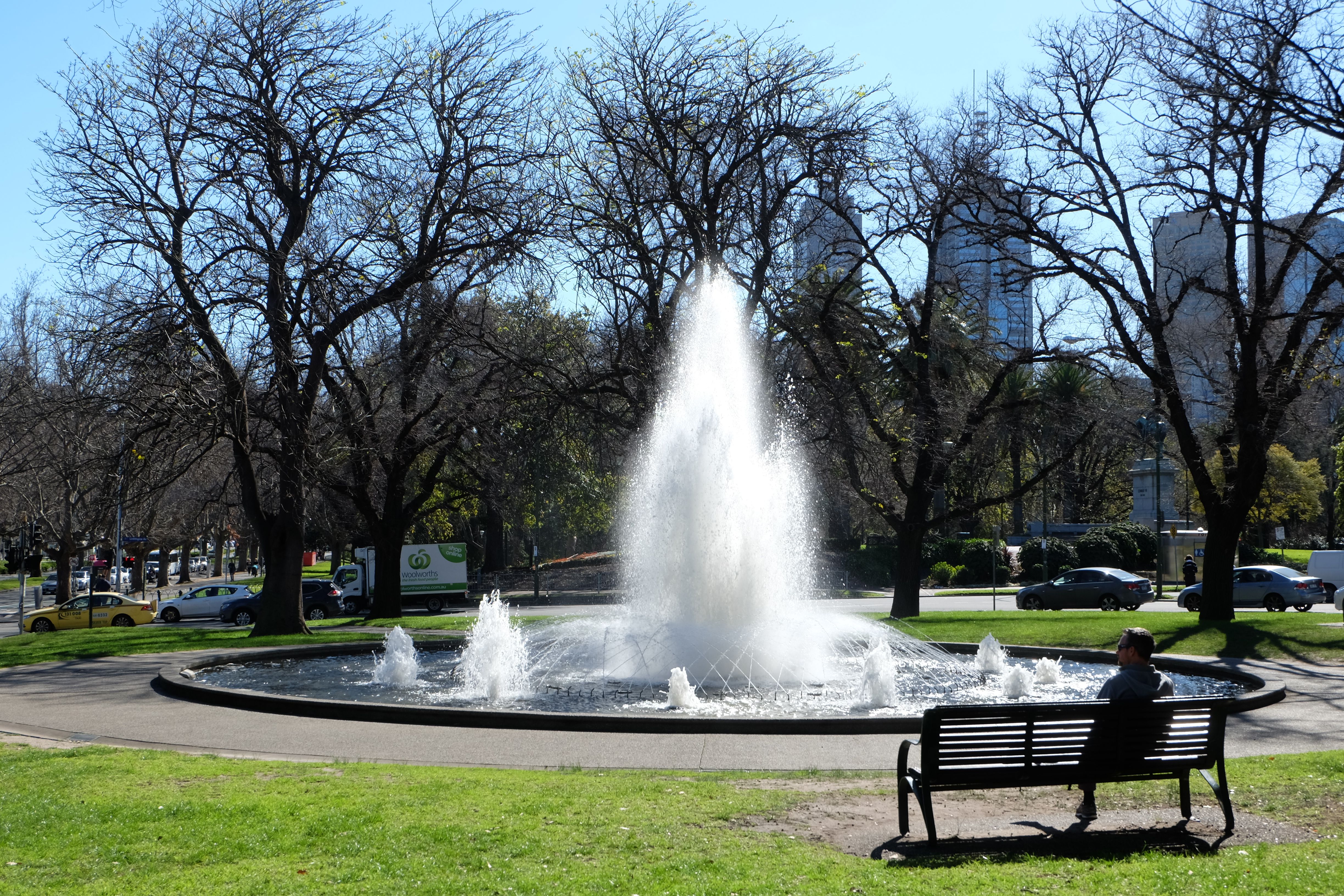Water fountain, St Kilda Rd, Melbourne. The parkland along this road ...