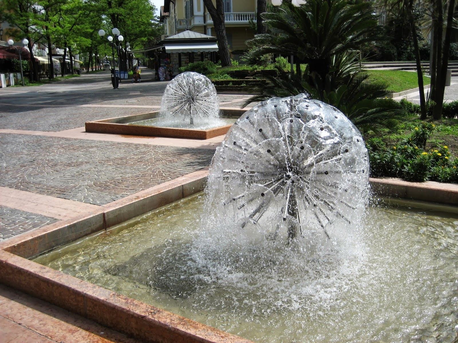 Garden Water Fountains - Awesome Backyard Water Fountain Ideas ...