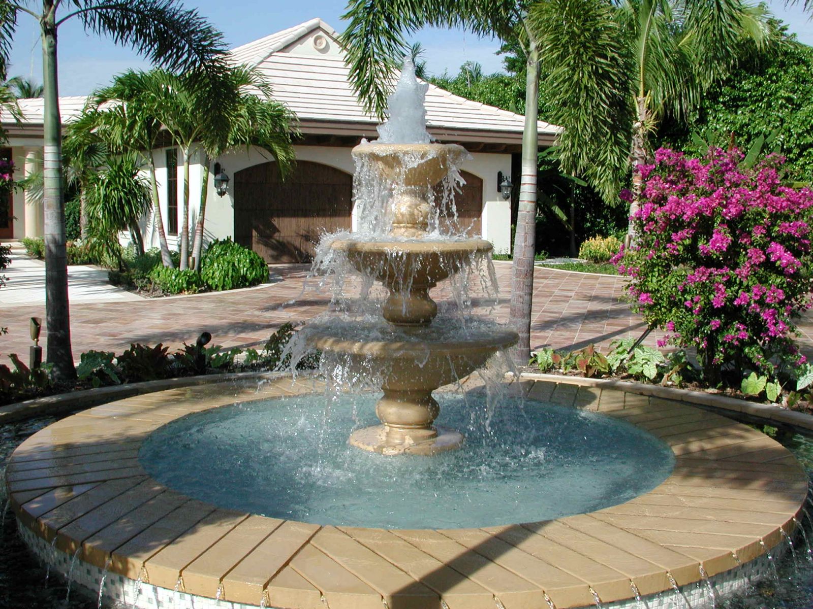 Awesome Front Yard Decoration Idea With Best Water Fountain Design ...