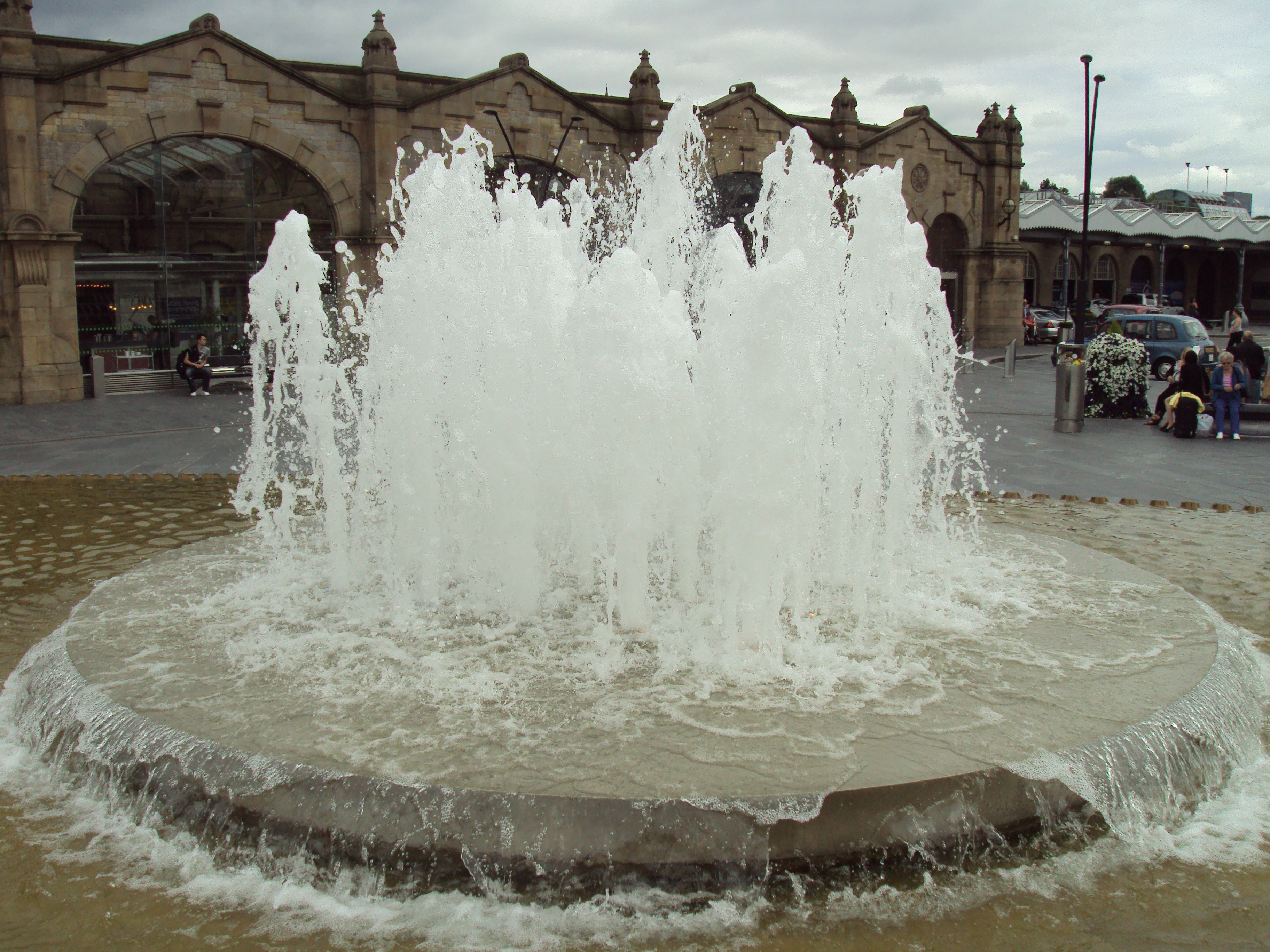 File:Water fountain outside Sheffield railway station - DSC07417.JPG ...