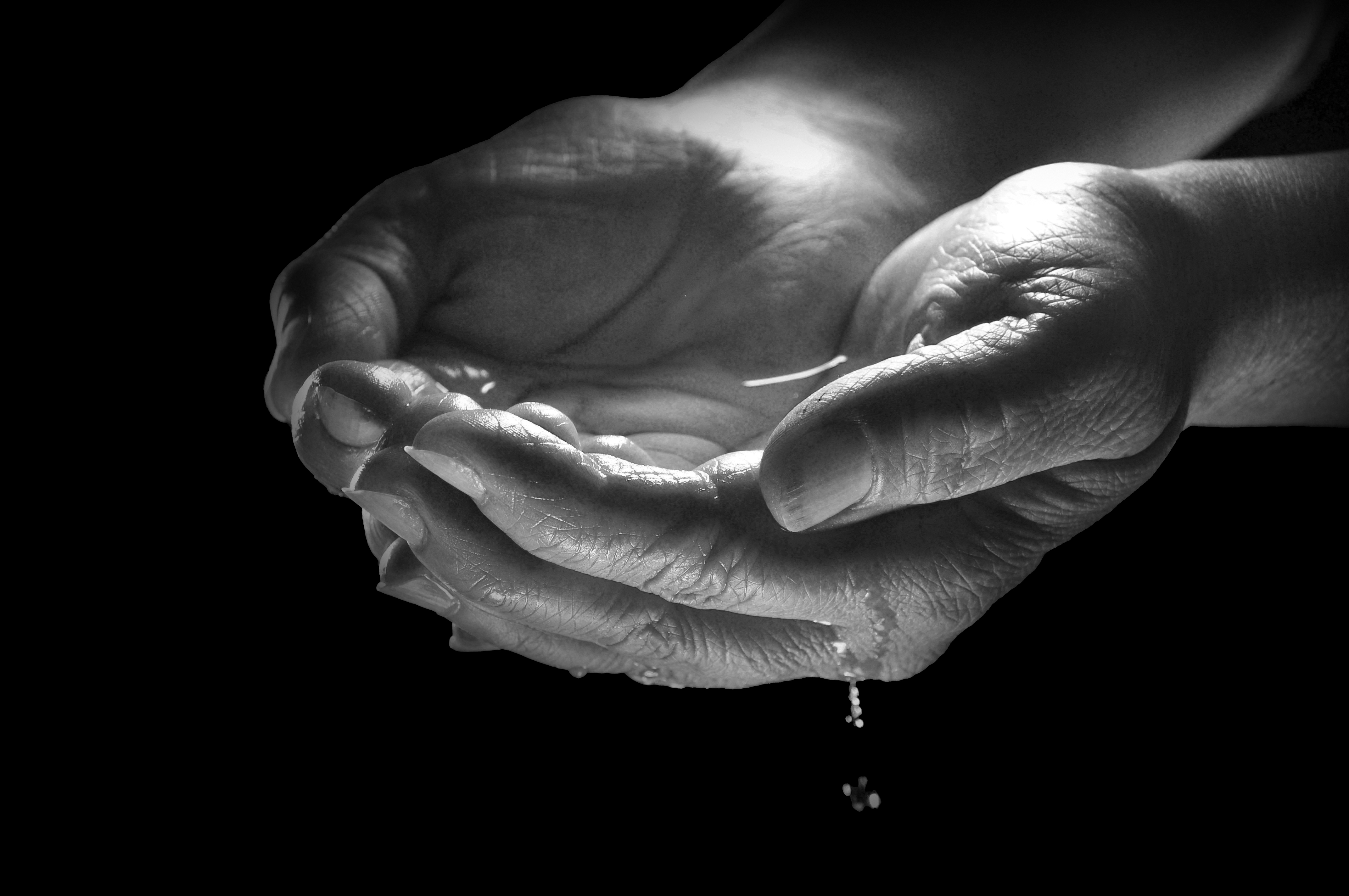 Water in my hands. | Hearingissweet's Blog