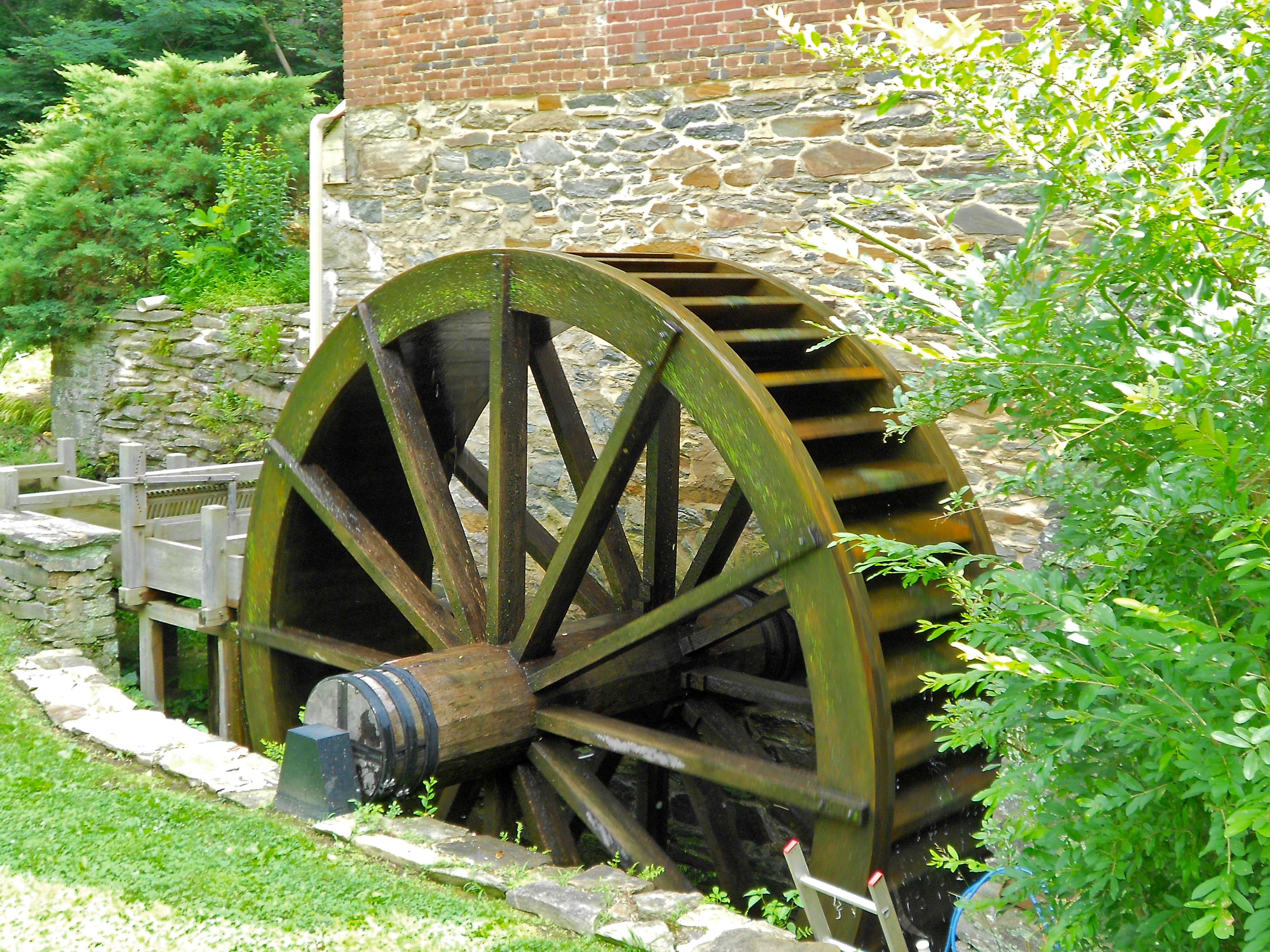 File:Kirk Mills water wheel.JPG - Wikimedia Commons