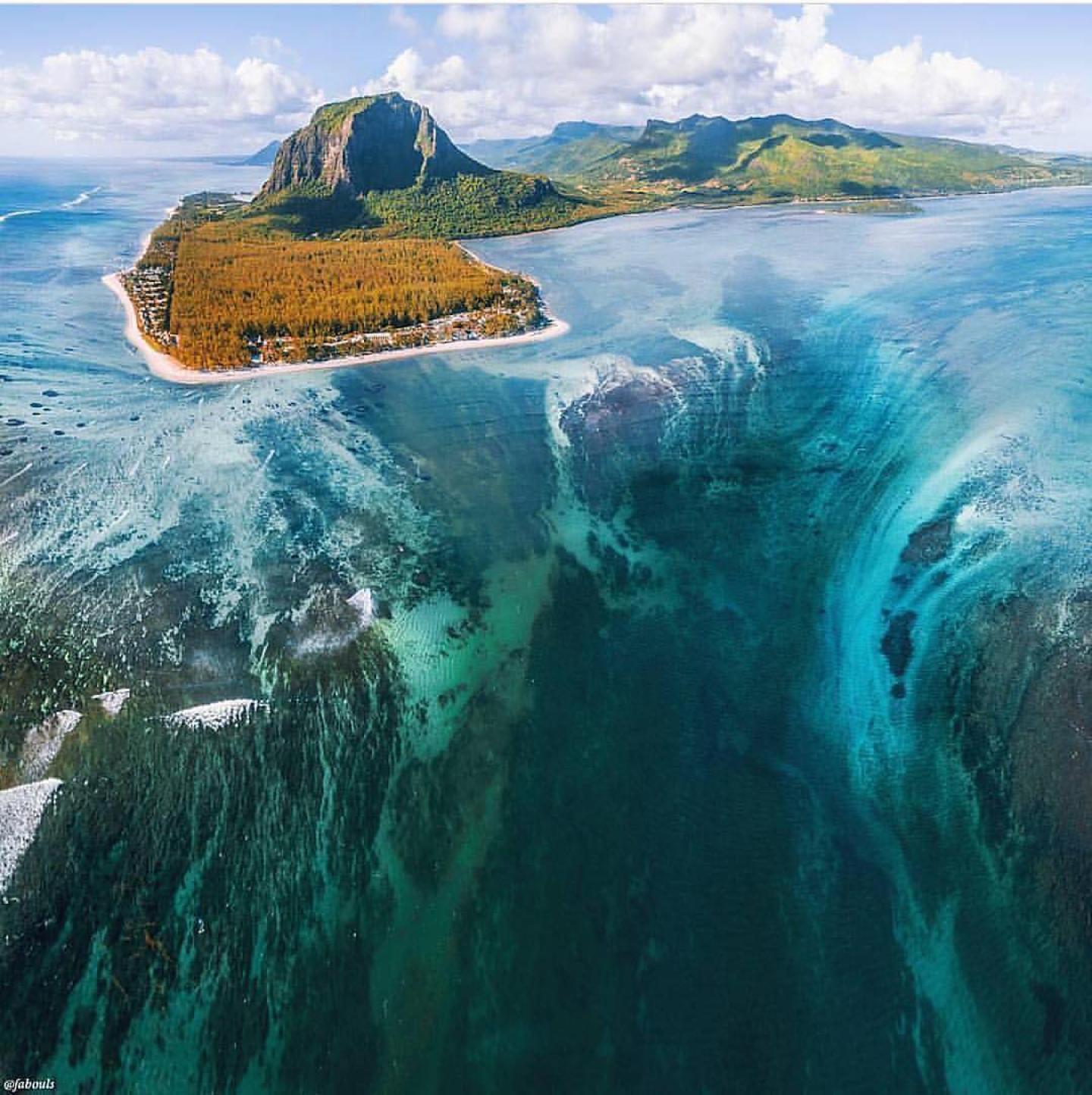 Mauritius' amazing underwater waterfall | amazing.zone