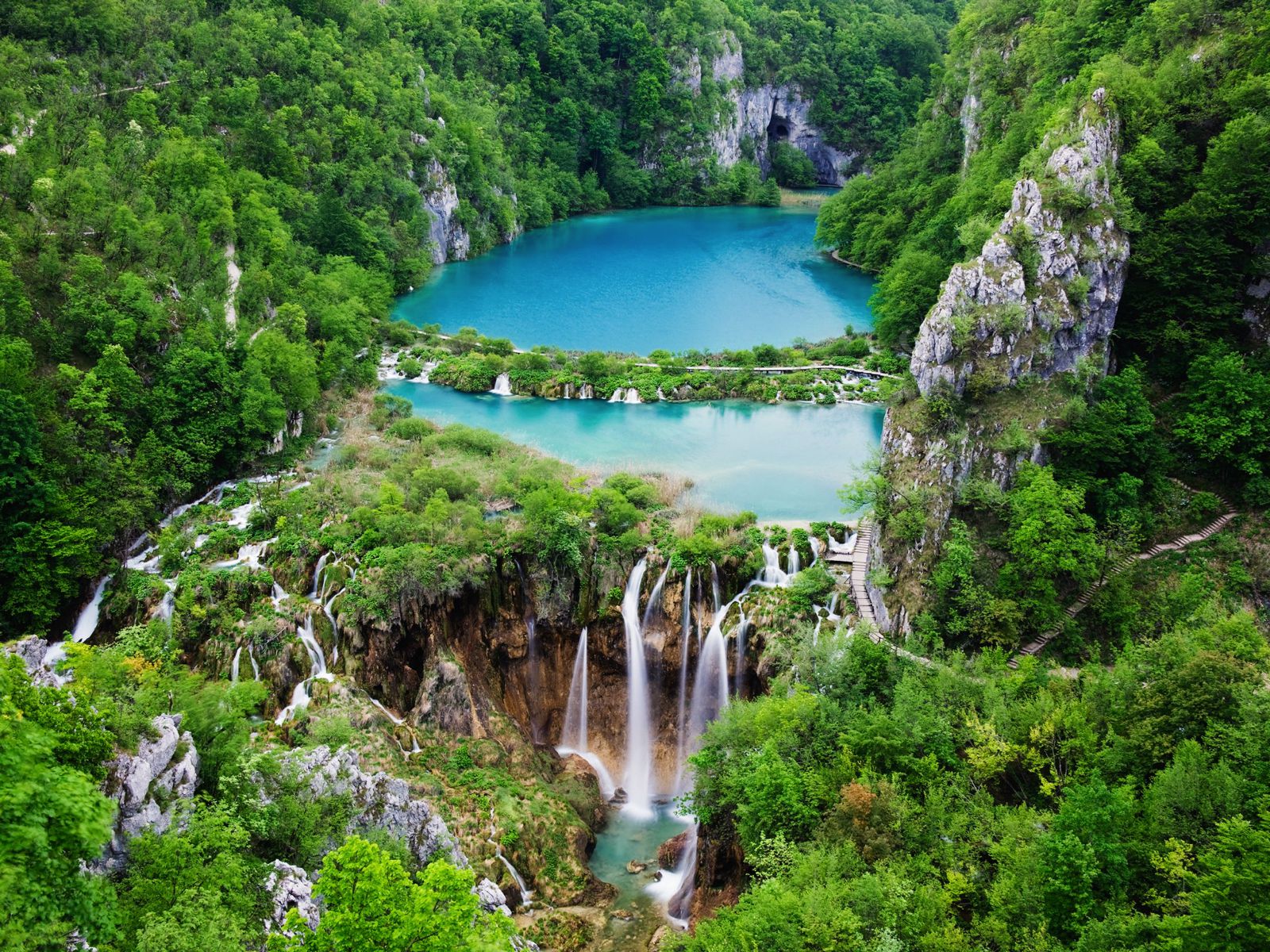 10 Amazing Waterfalls Around The World You Need To See! - Hand ...