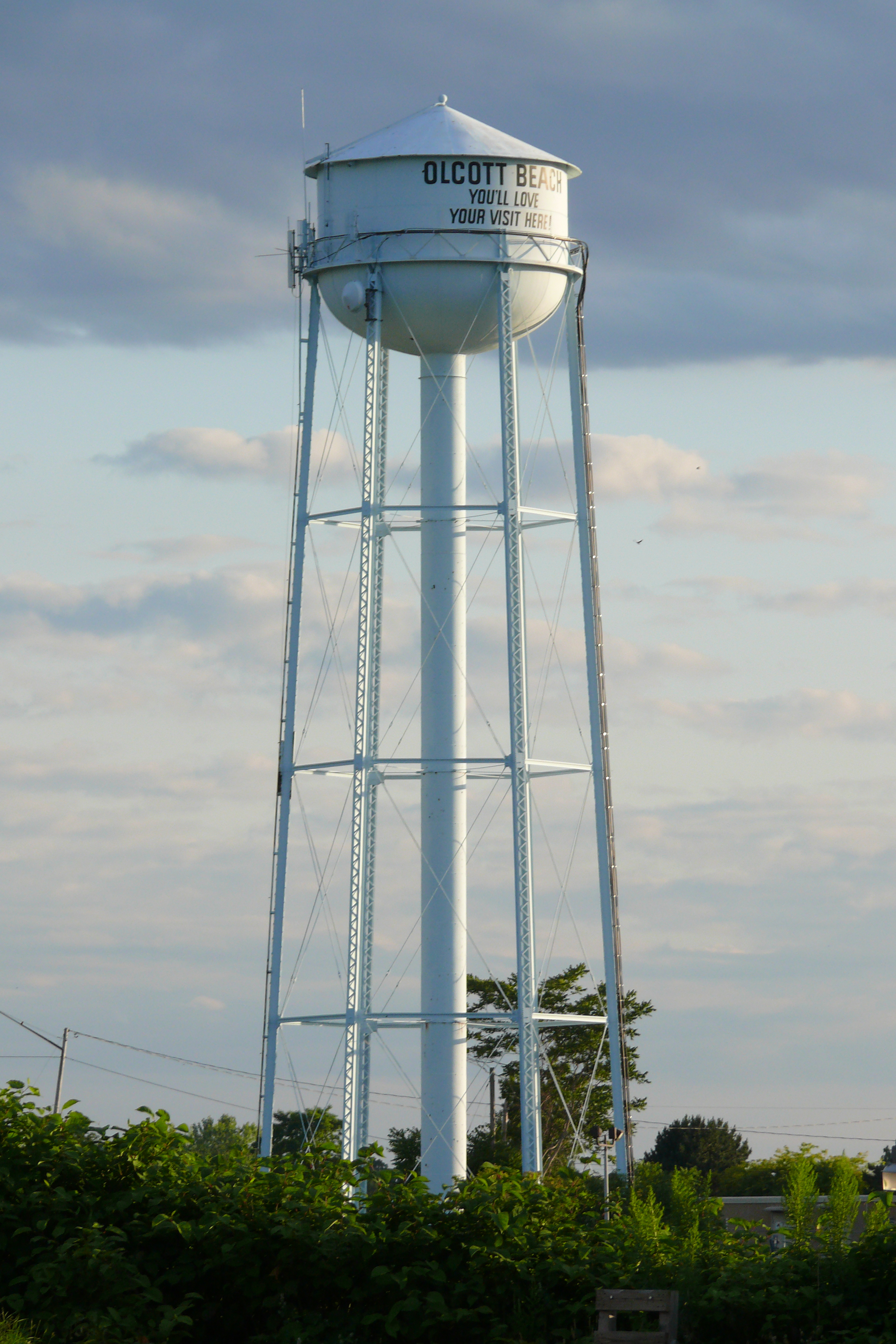 File:Olcott water tower.jpg - Wikimedia Commons