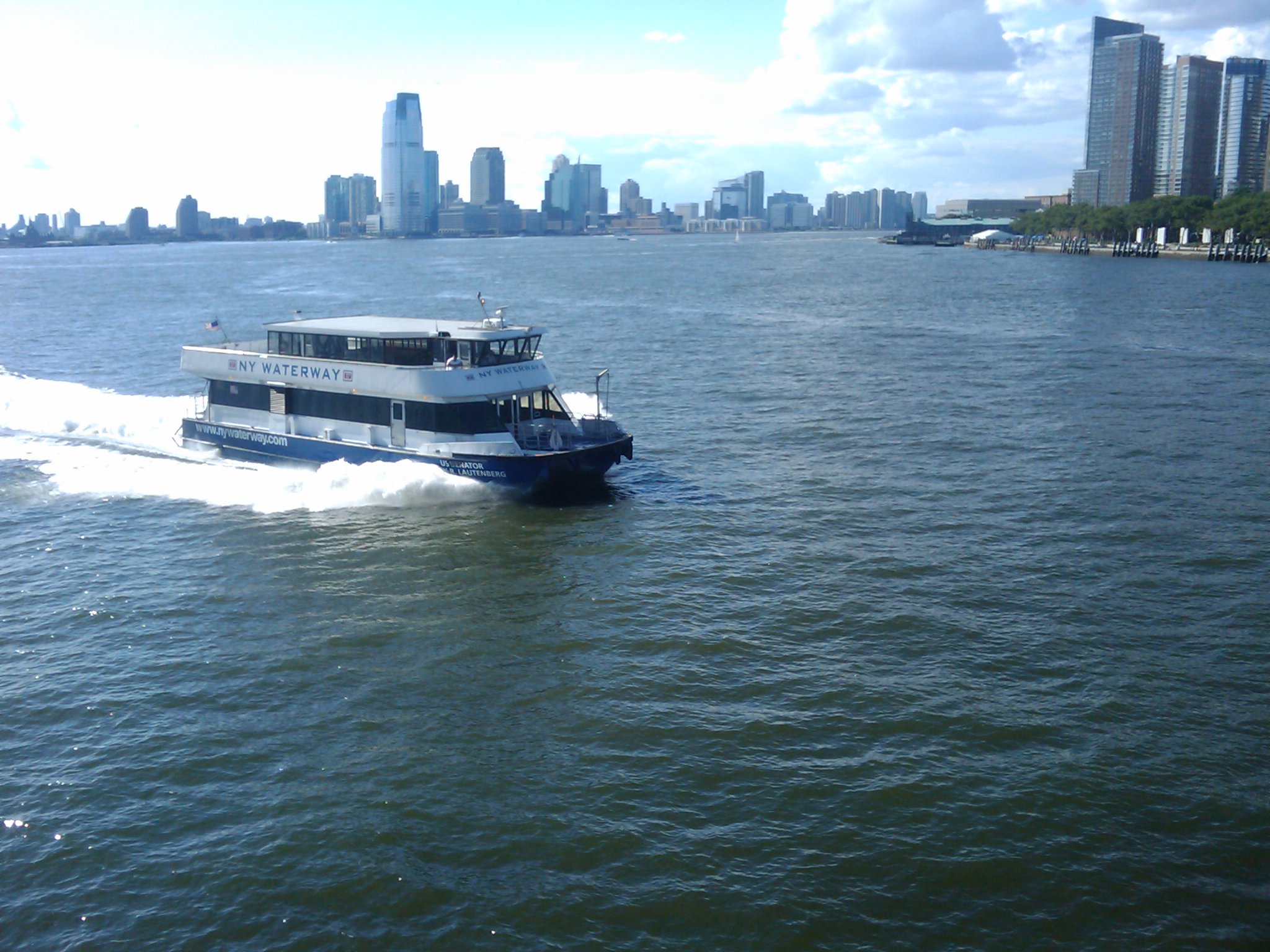 File:NY Waterway -b.jpg - Wikimedia Commons