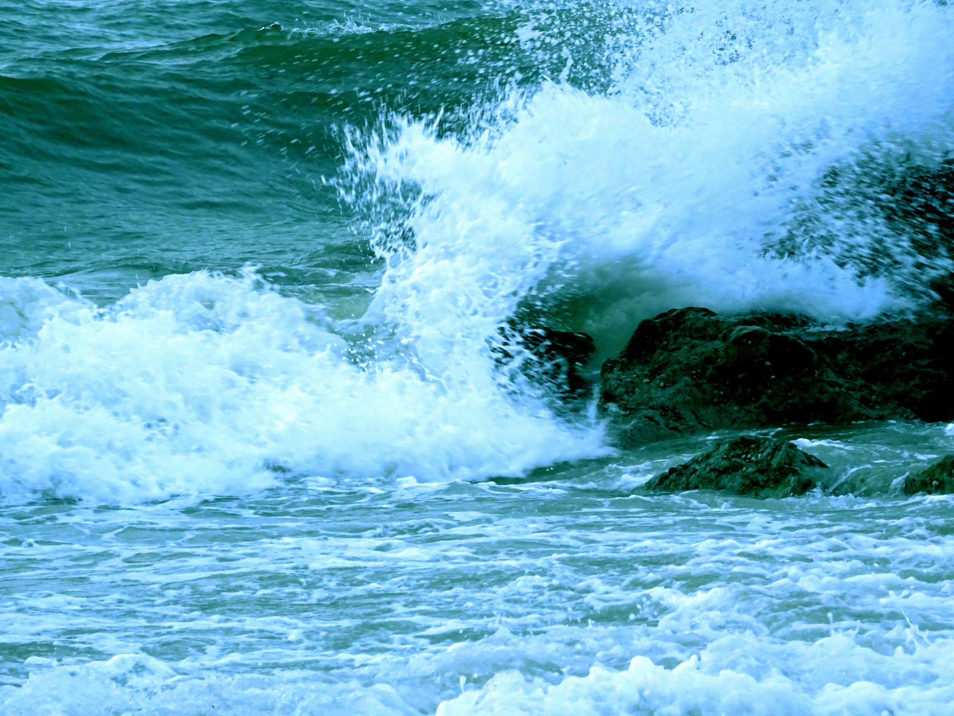 Ocean Waves Crashing On Rocks Free Stock Photo - Public Domain Pictures