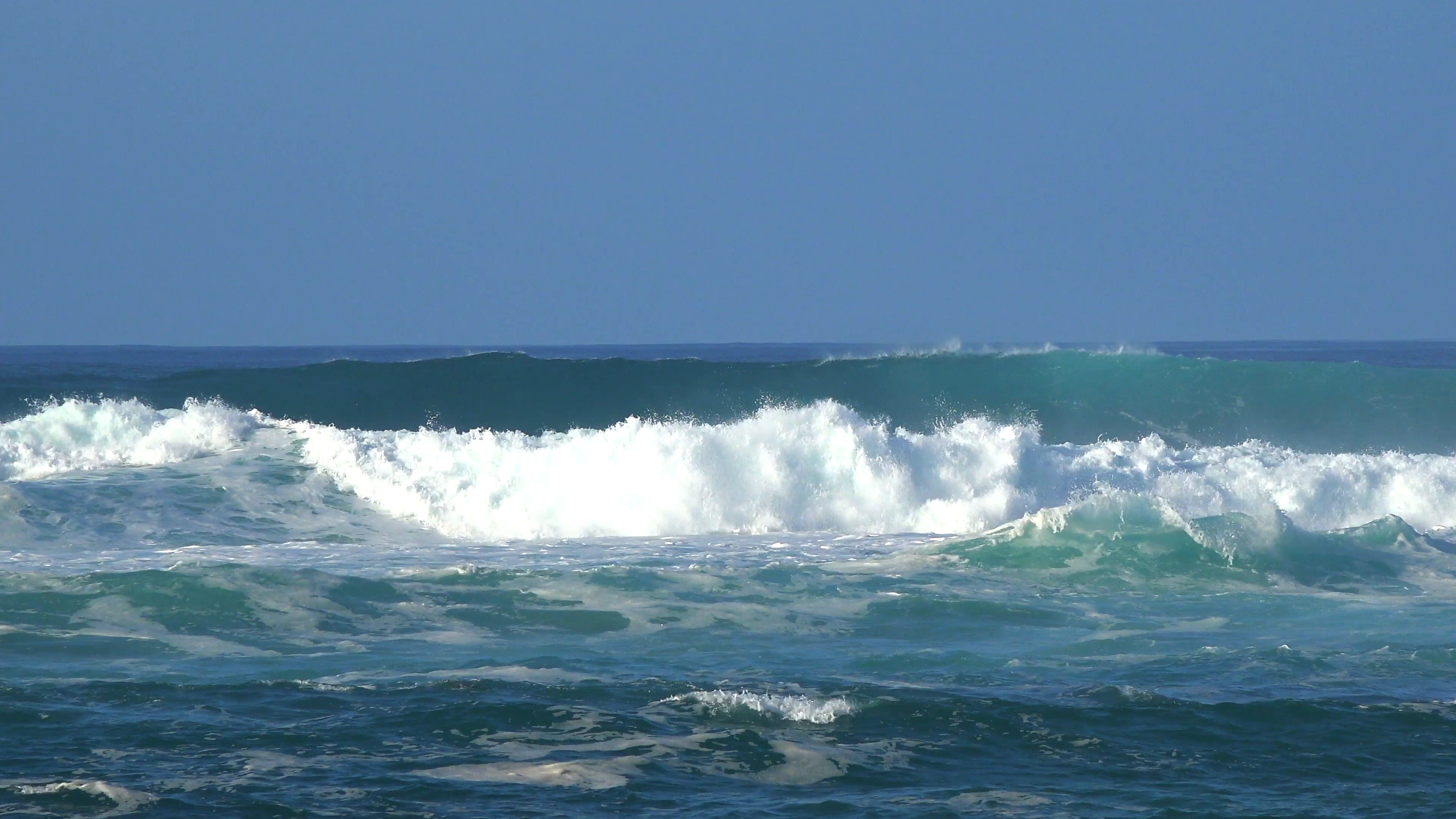 Ocean waves. Beautiful windy and wavy Ocean in Hawaii coast Stock ...