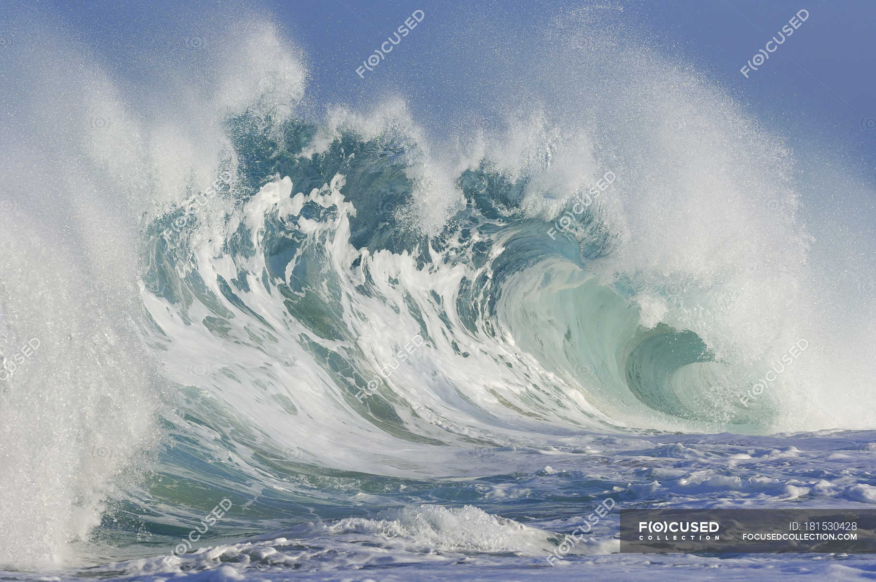 Ocean wave rip curl view in bright sunlight — Stock Photo | #181530428