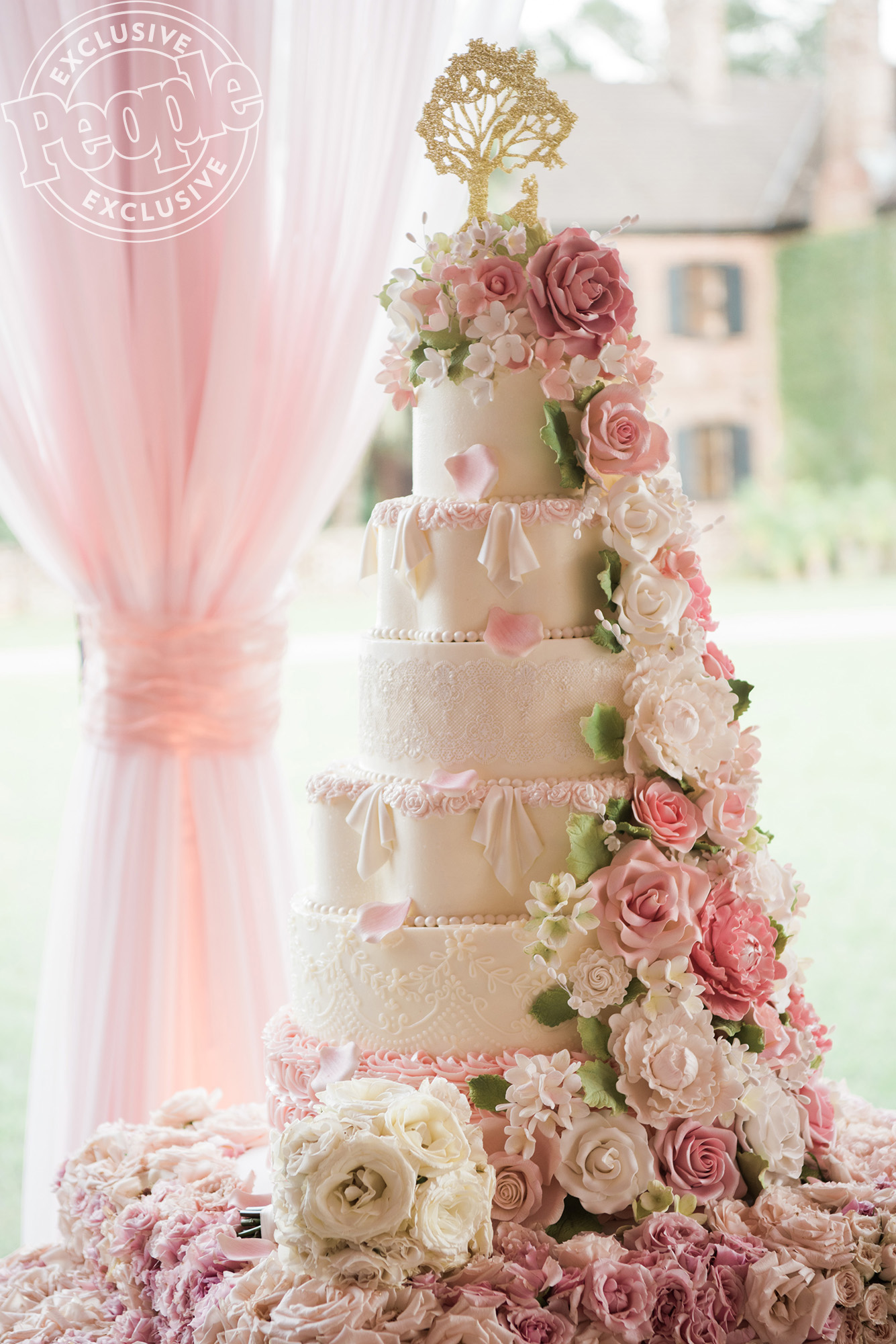 Tara Lipinski's Wedding Cake Photos and Details | PEOPLE.com
