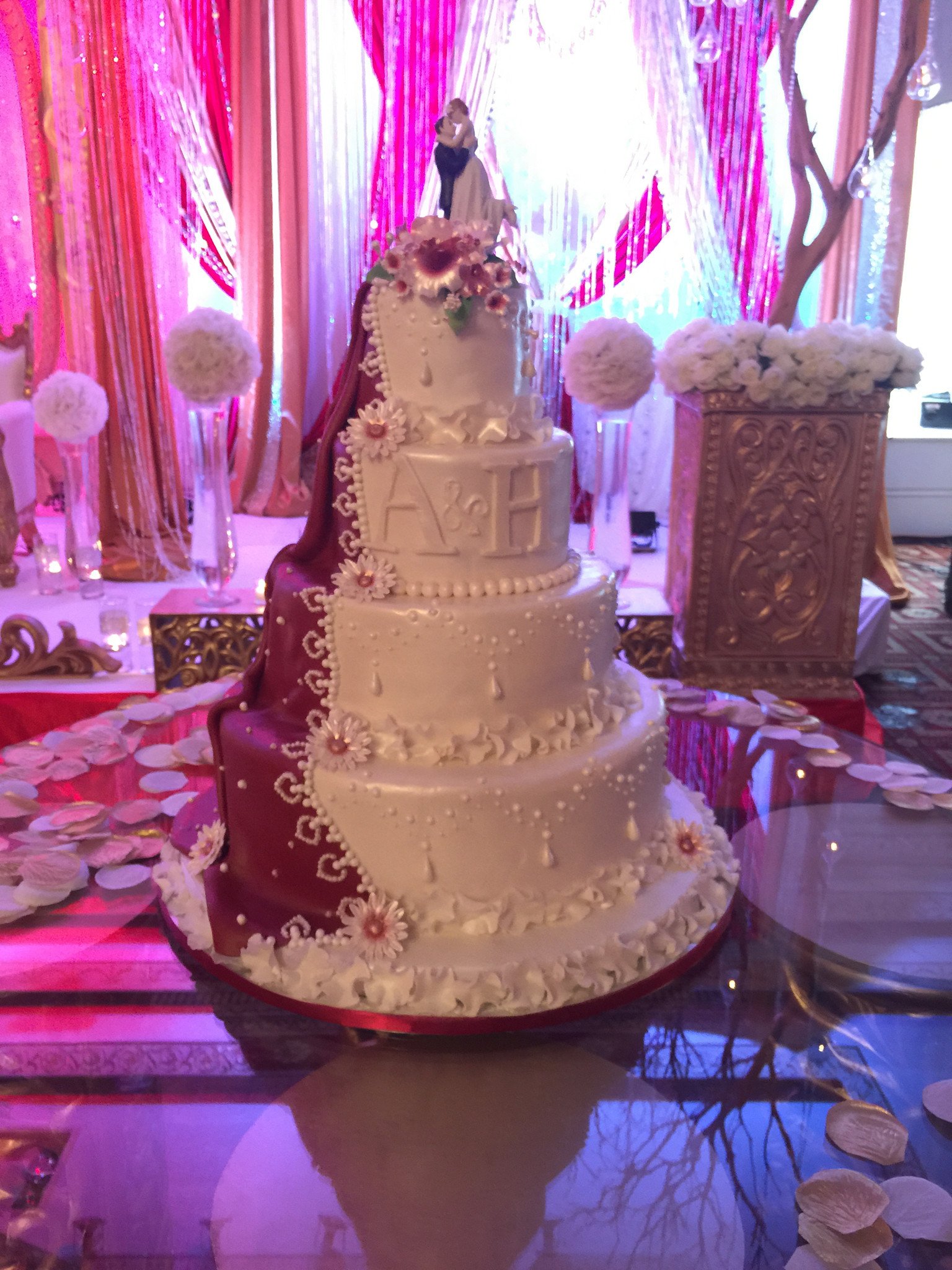 007 Wedding Cake - Rashmi's Bakery