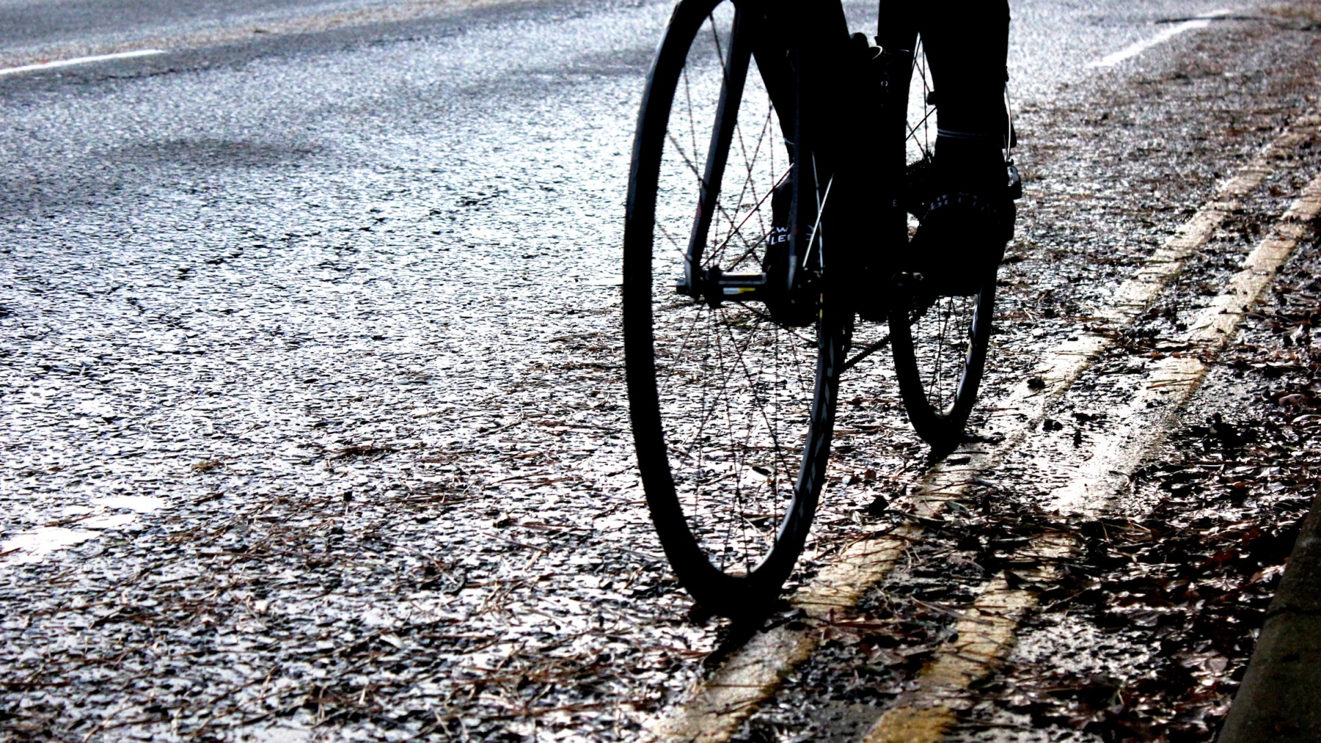 How to cycle safely on a wet road | Road Cycling UK