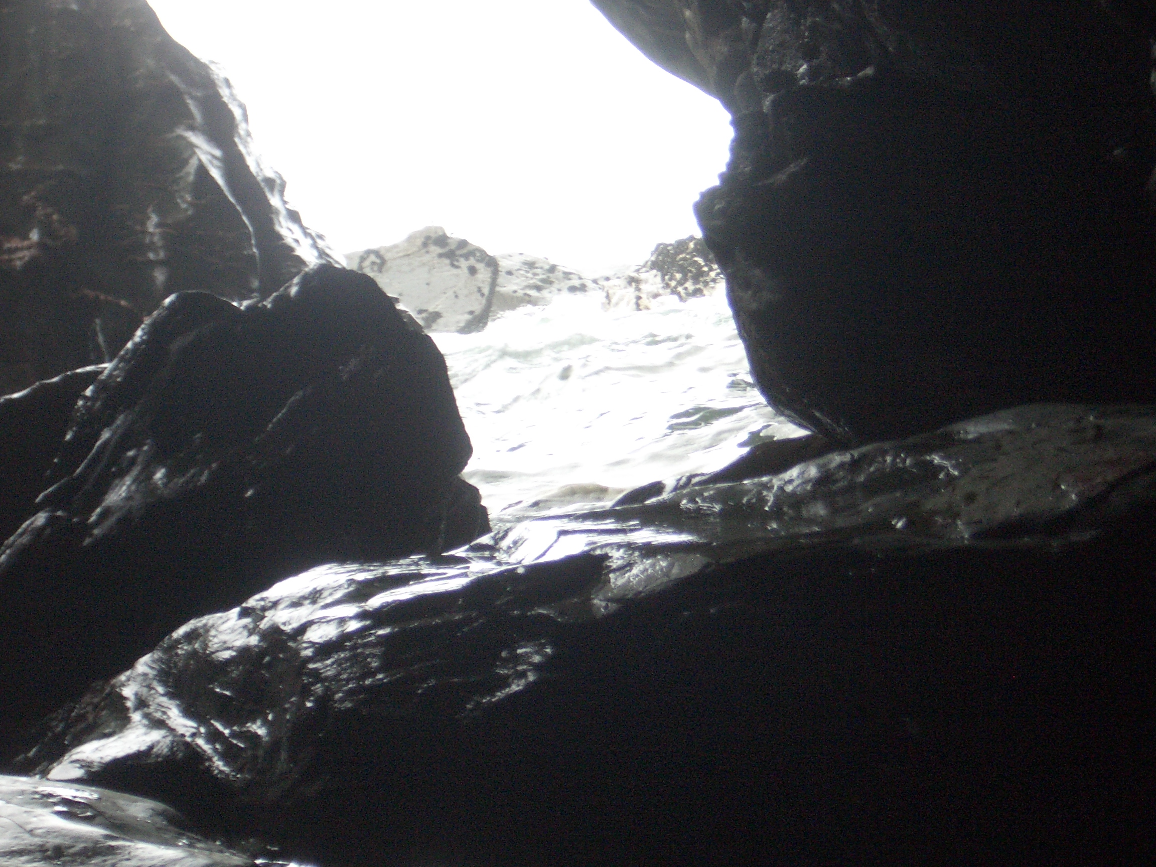 Merlin's Cave 8: wet rocks [image 500x375 pixels]