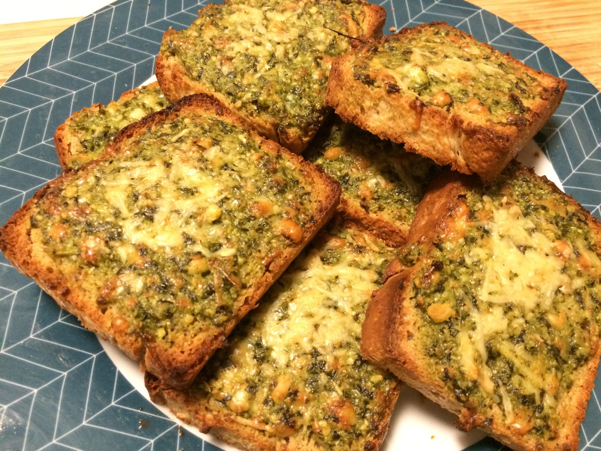 Whole Wheat Pesto Garlic Bread – Pepkitchen