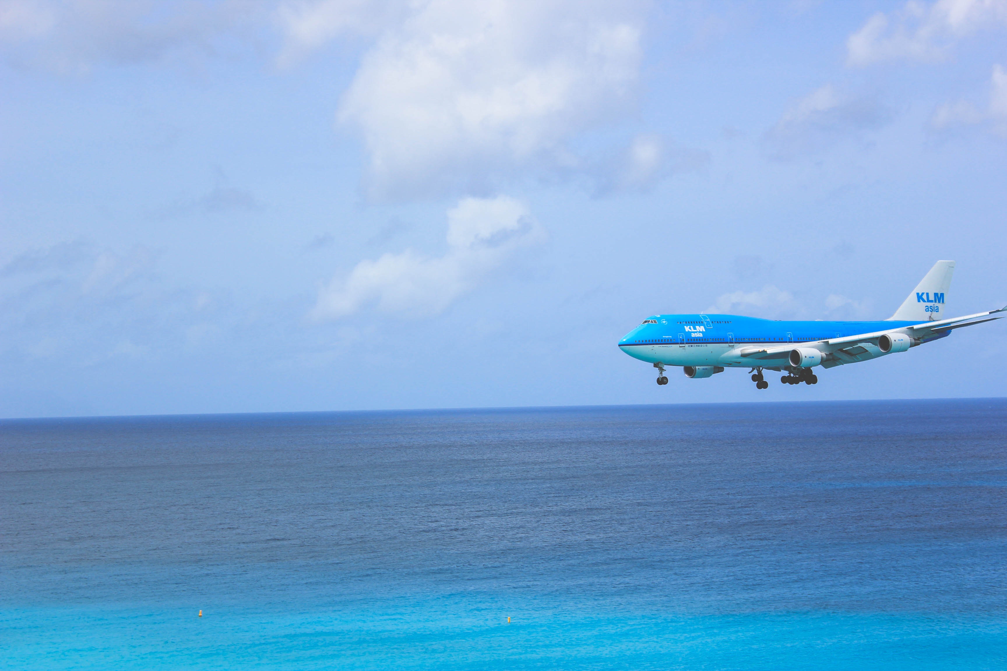White and Blue Passenger Plane, Air travel, Ocean, Vacation, Tropical, HQ Photo