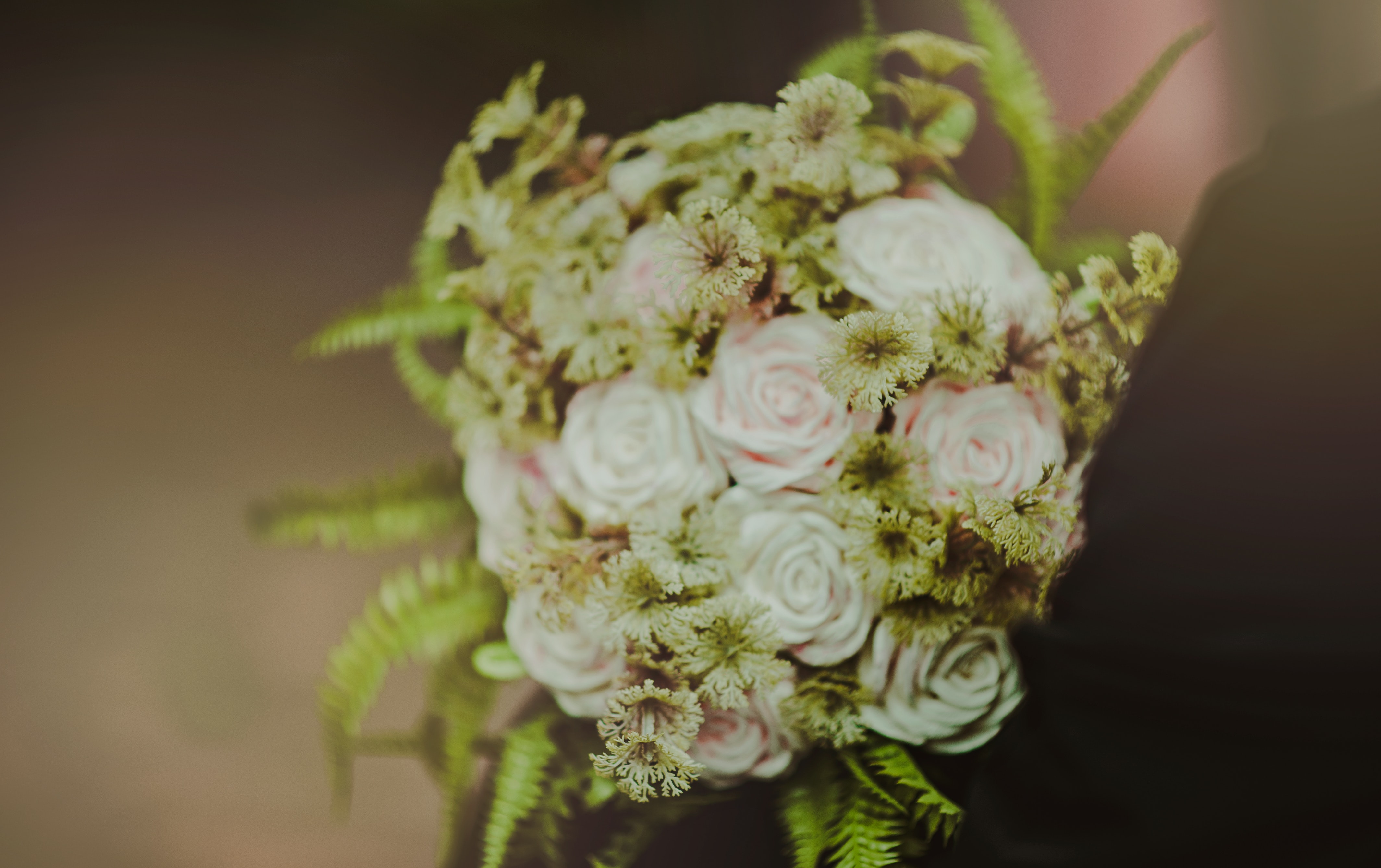 White and pink rose flowers bouquet photo