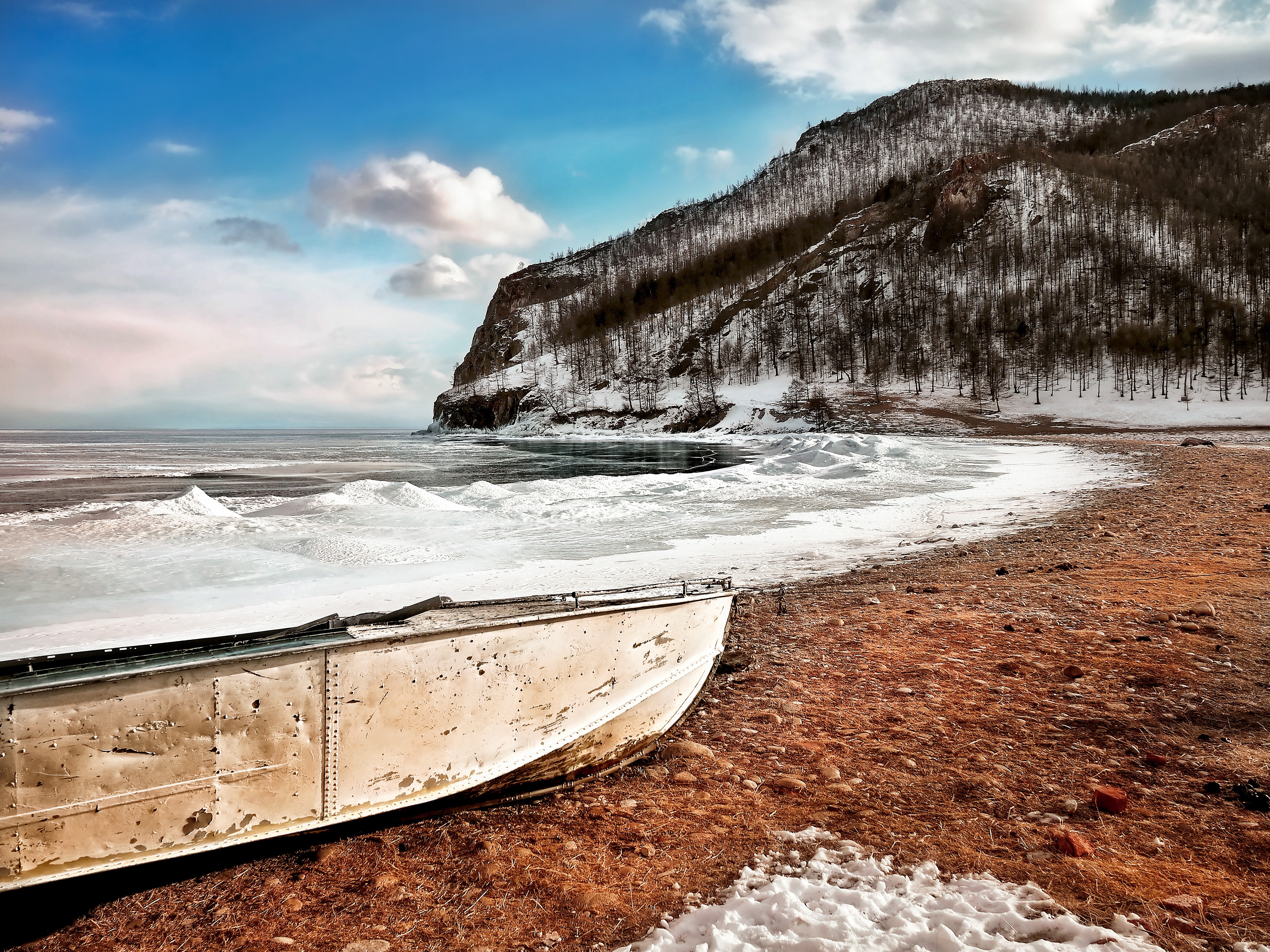 White Boat on Seashore Near Mountain Under White and Blue Sky, Barren, Sea, Winter, Waves breaking, HQ Photo