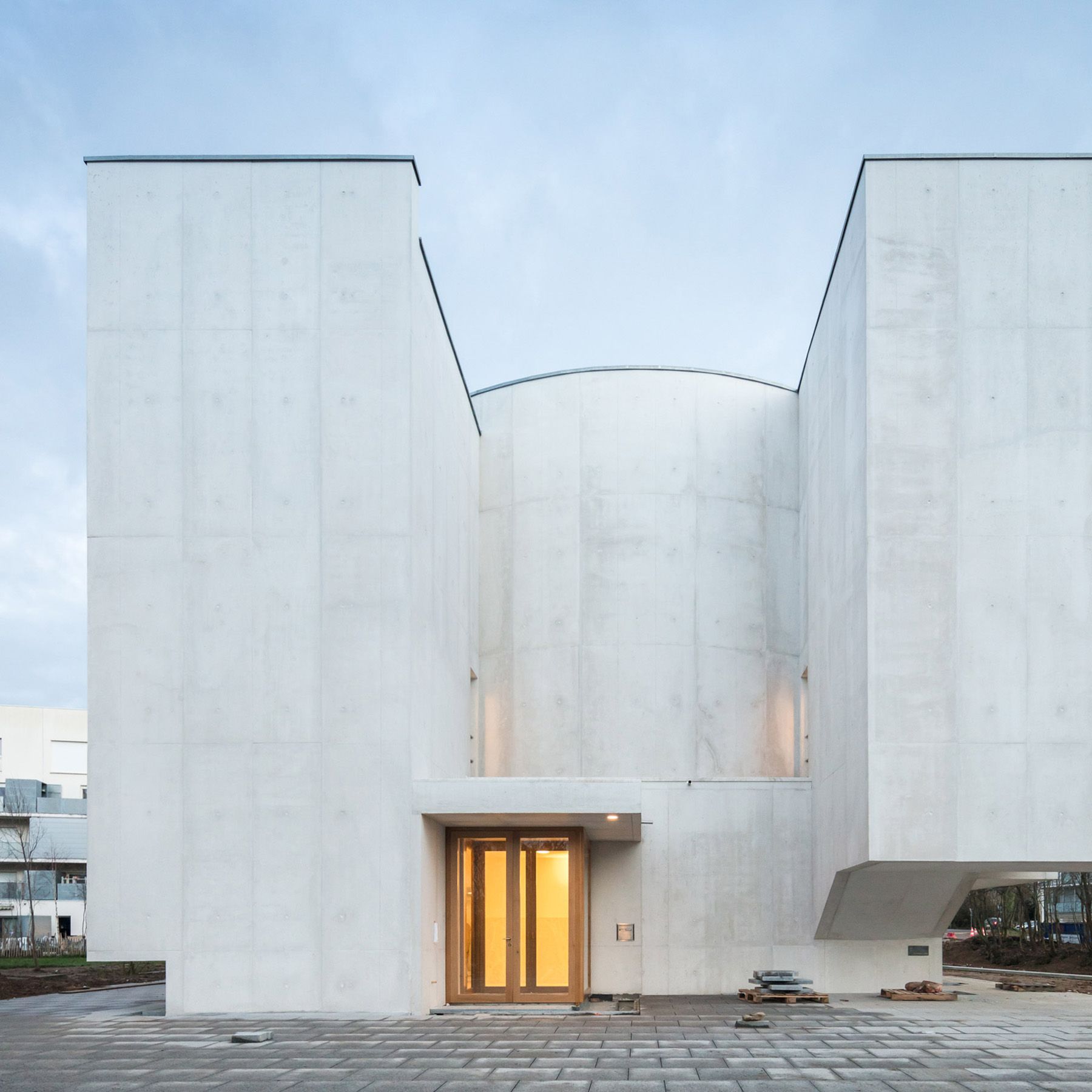 Álvaro Siza Designs A White-Concrete Modernist Church | Architects ...