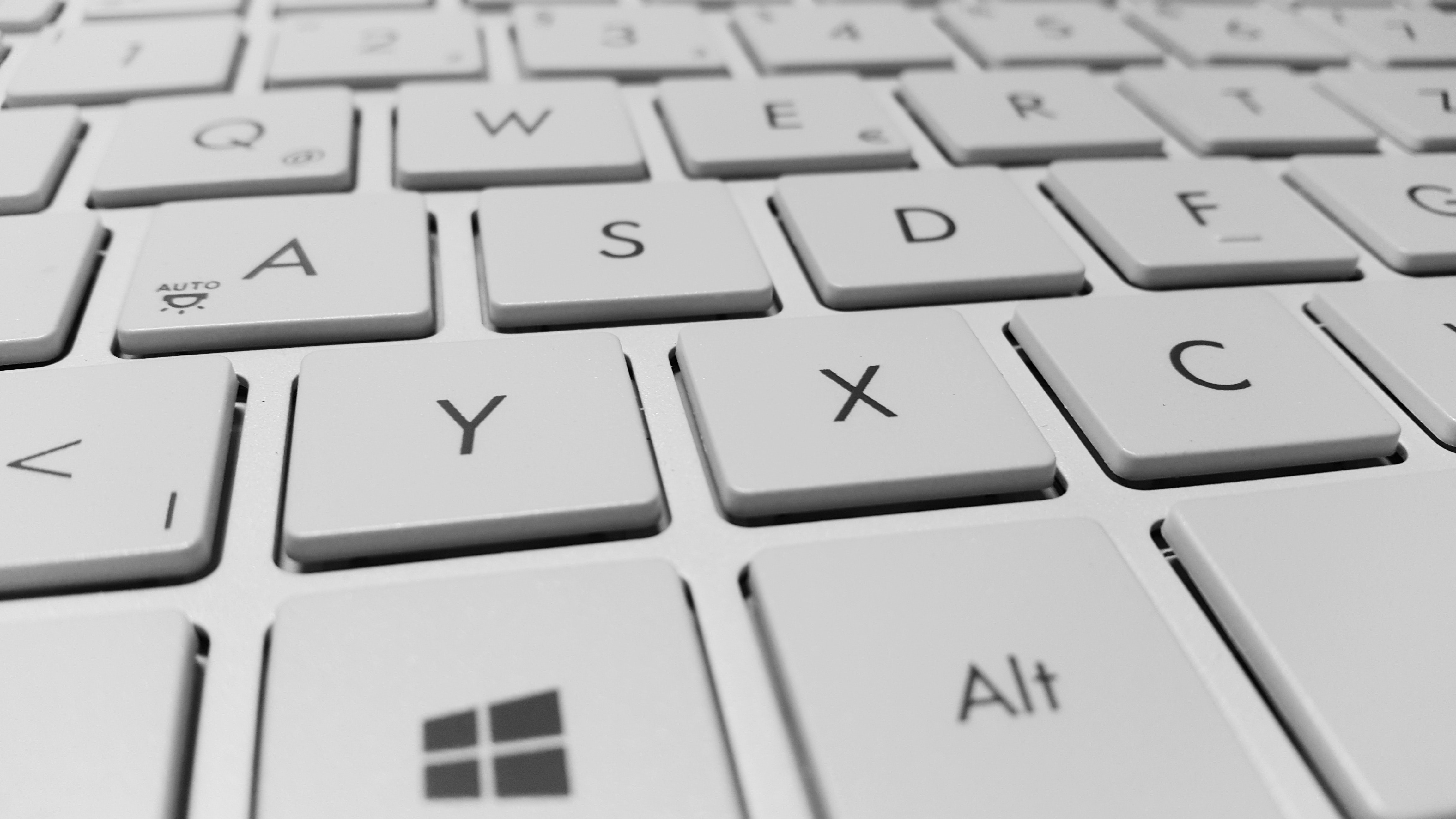 White coumputer keyboard photo