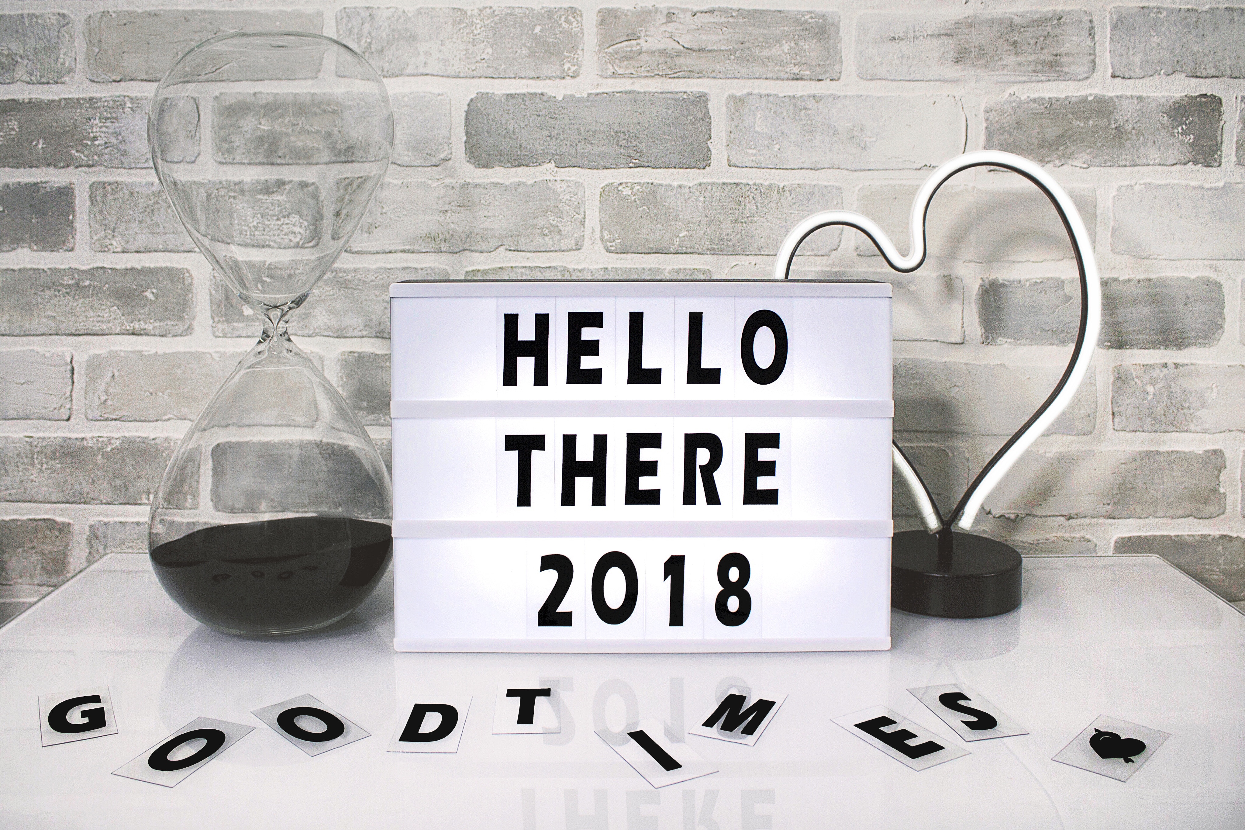 White hello there 2018 printed board against gray wall photo