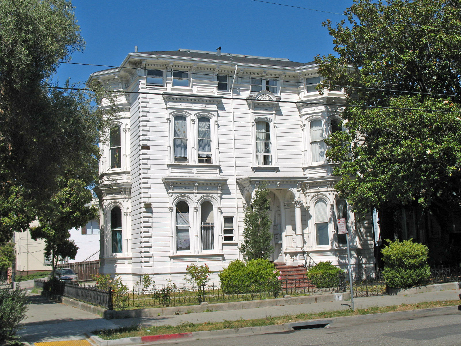 File:White Mansion (Oakland, CA).JPG - Wikimedia Commons