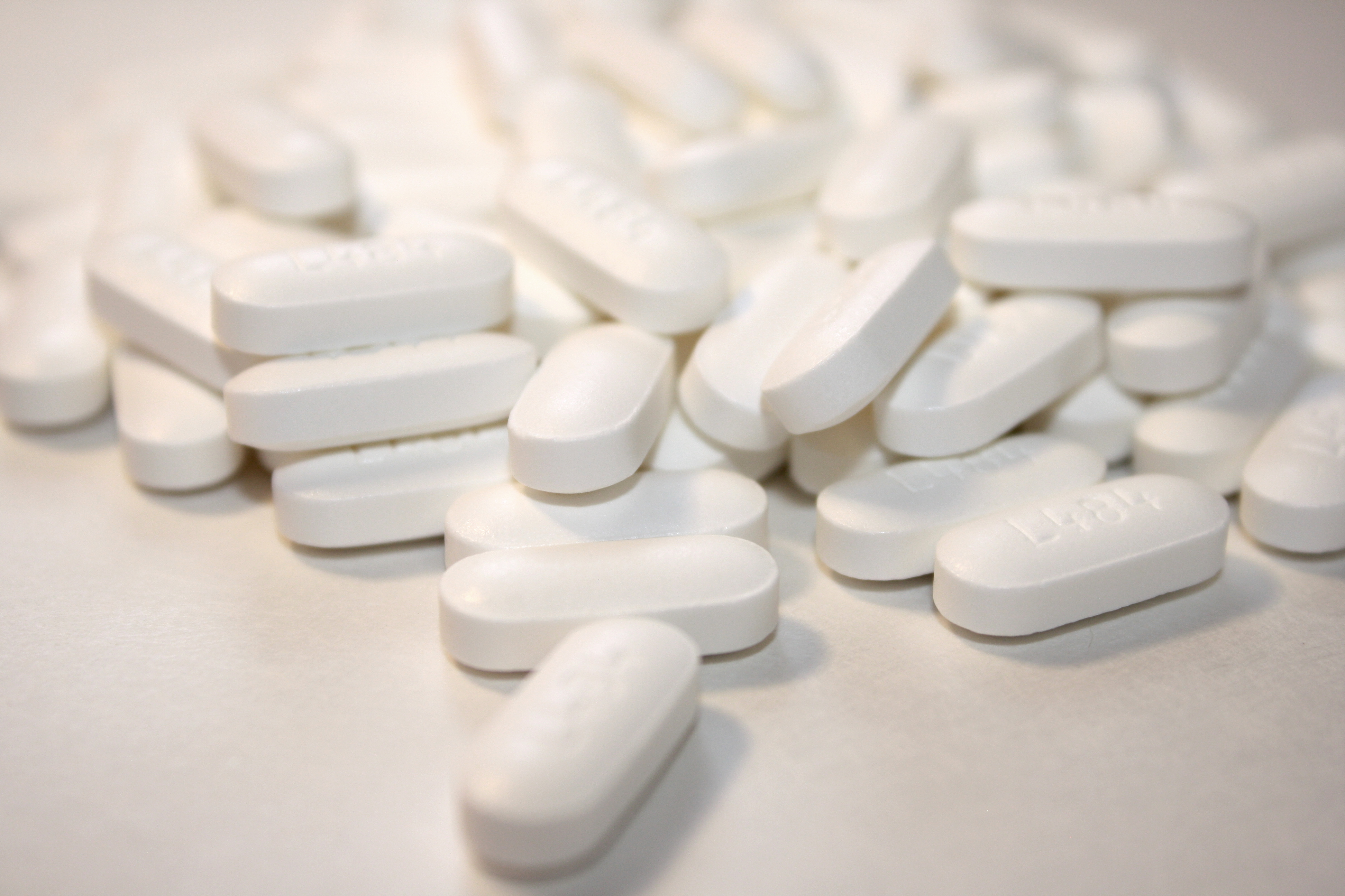 White Acetaminophen Pills or Caplets Picture | Free Photograph ...