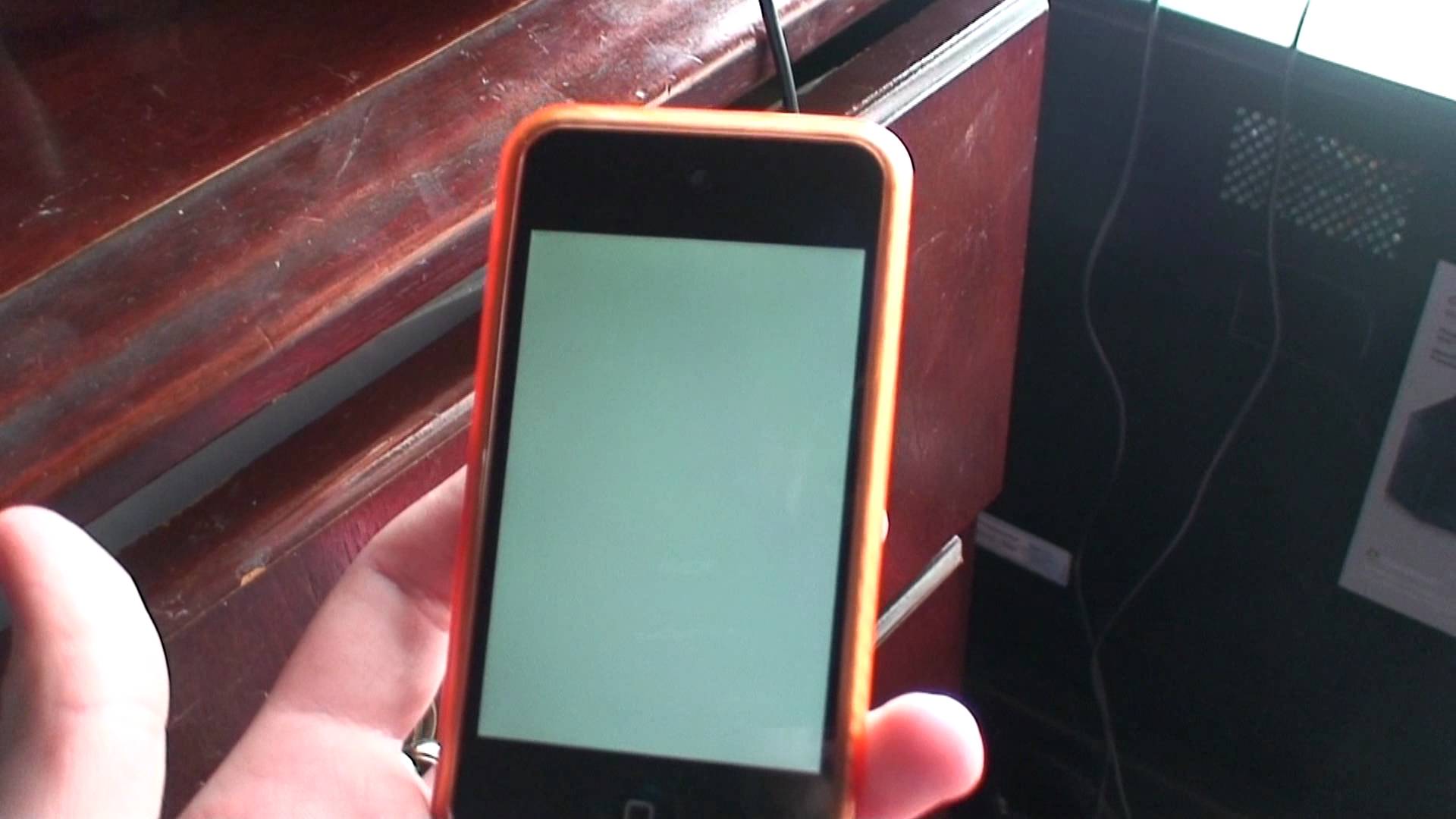 iPod Touch 4g White Screen of Death - YouTube