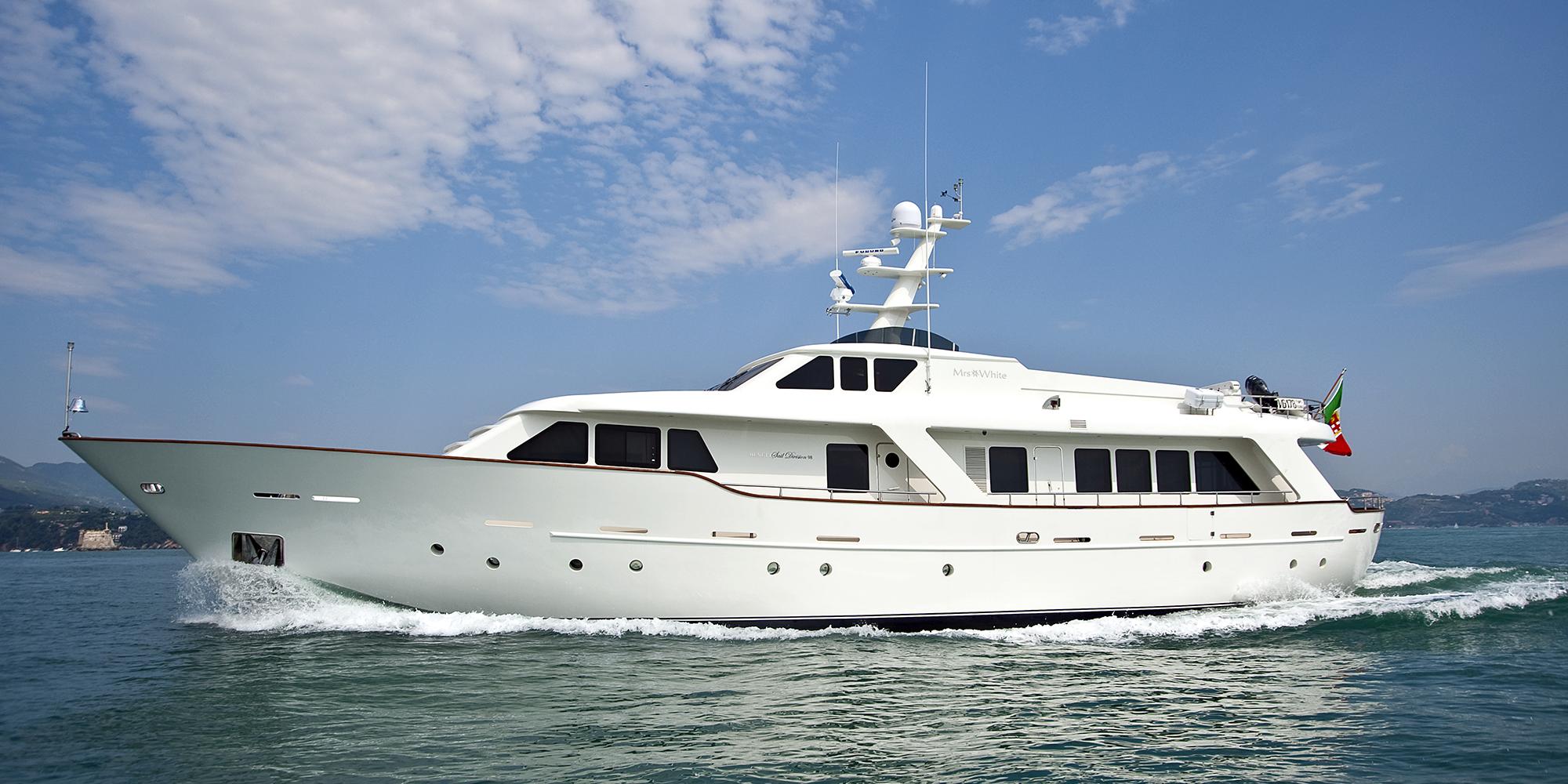 Mrs WHITE Yacht Charter Details, Benetti | CHARTERWORLD Luxury ...