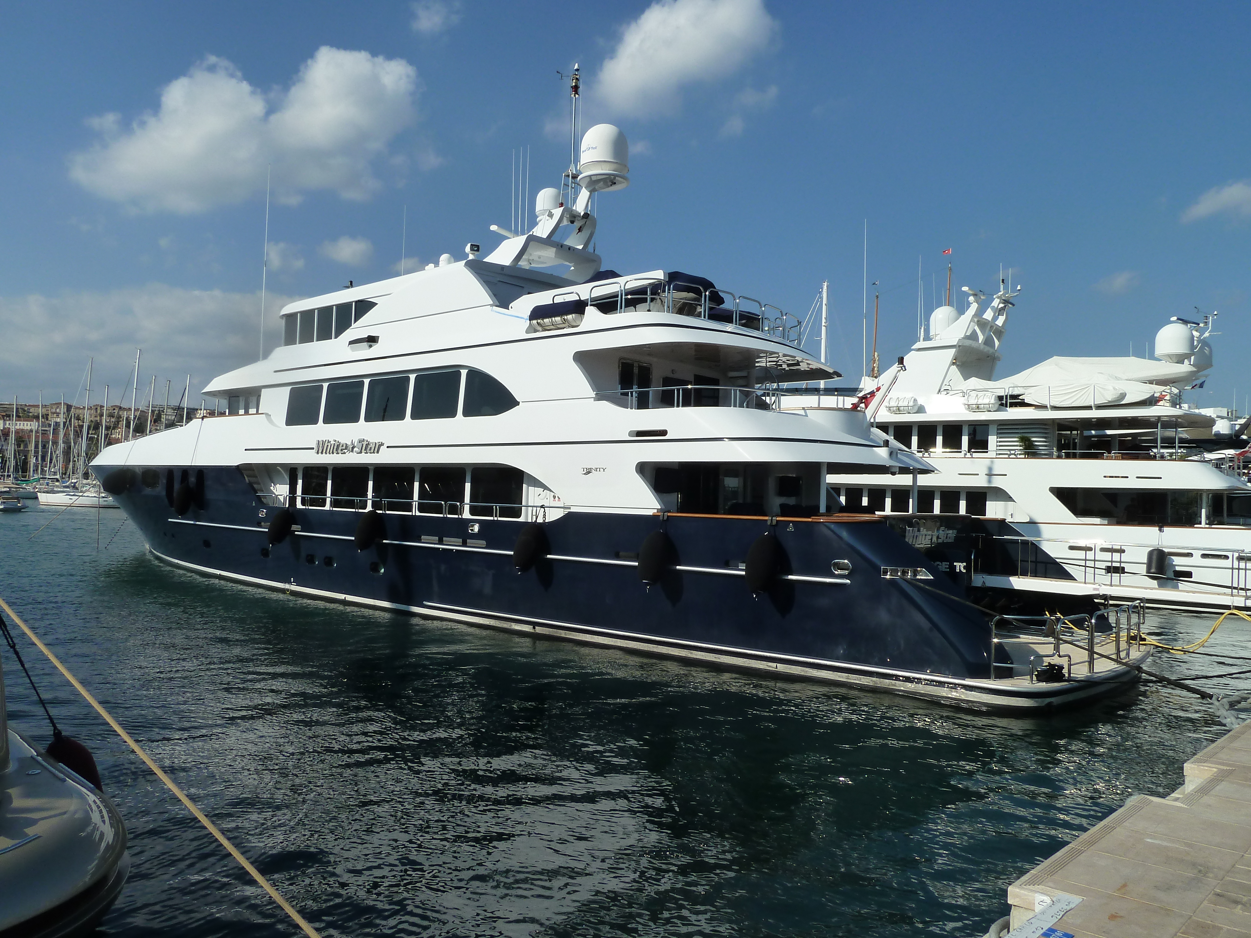 File:WHITE STAR Trinity Yacht in Cannes 01.JPG - Wikimedia Commons