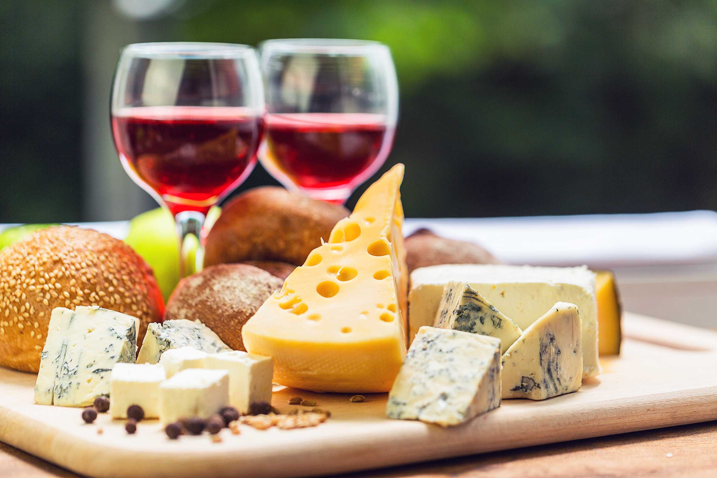 Wine and Cheese Party Pairings and Tips | Reader's Digest