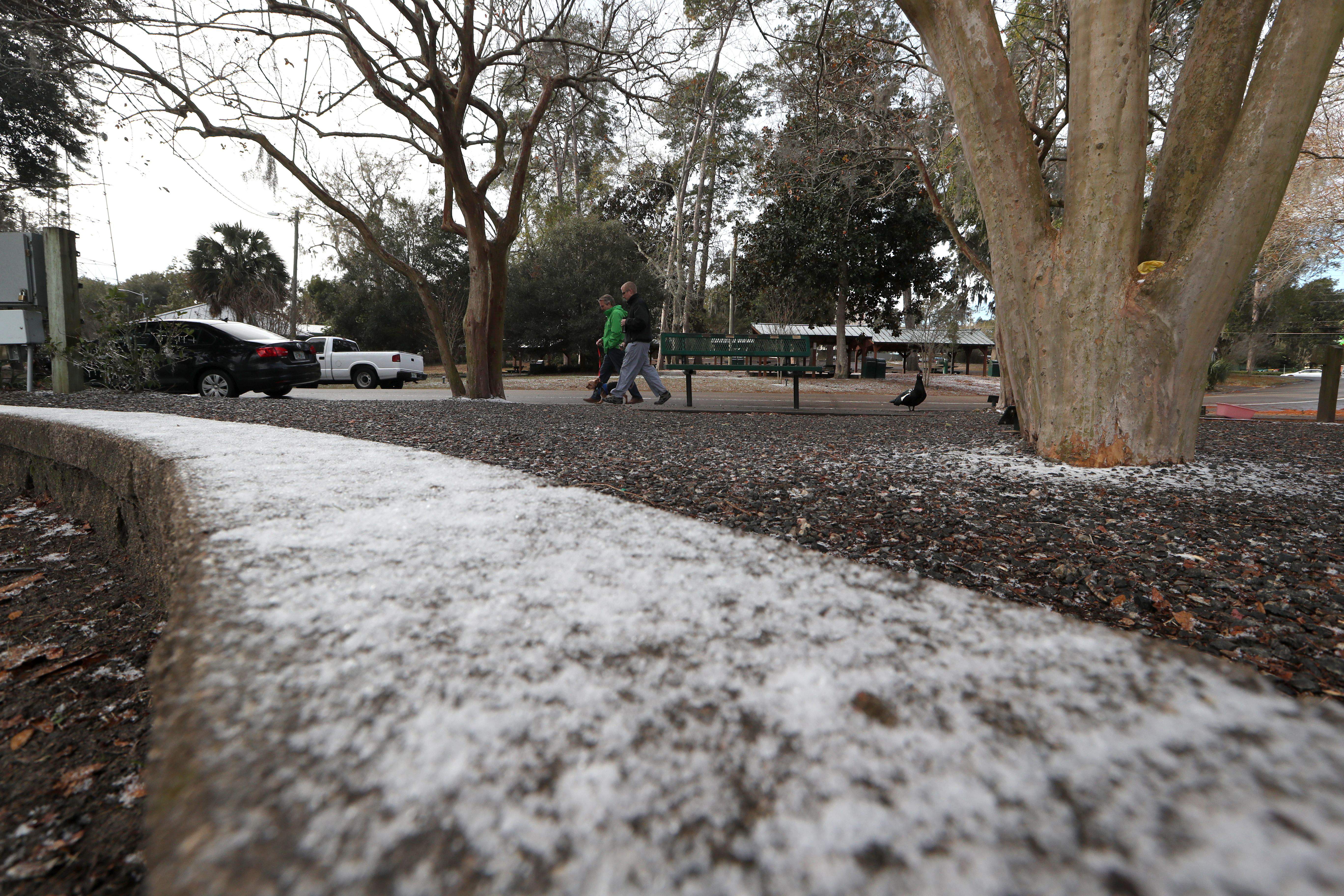 Ice closes I-10, snow arrives in Florida as 'winter hurricane ...