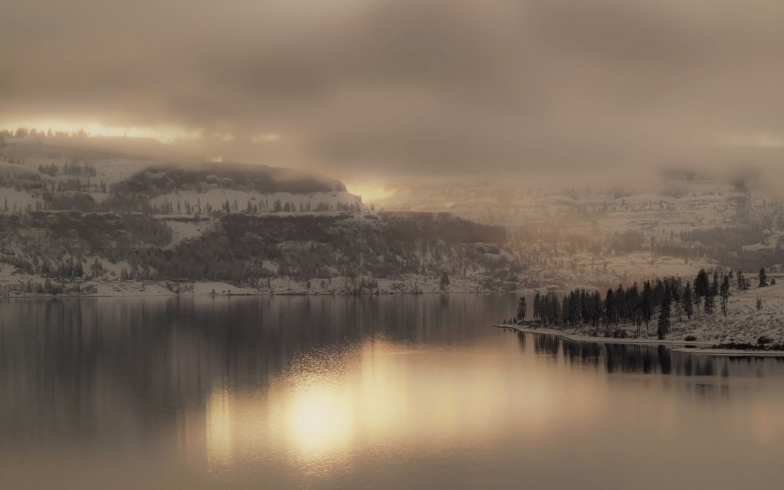 The winter lake / 2560 x 1600 / Nature / Photography | MIRIADNA.COM