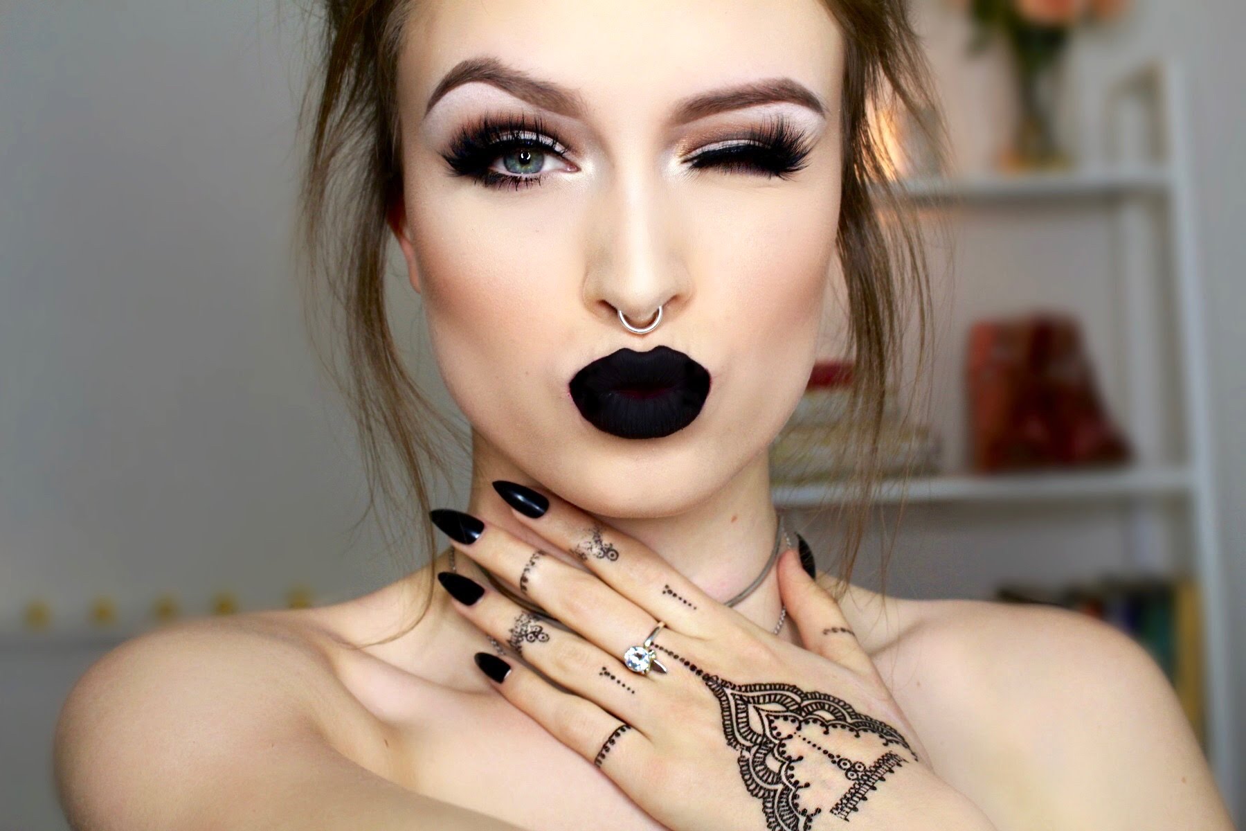 Soft cut crease + bold matte black lips tutorial - YouTube