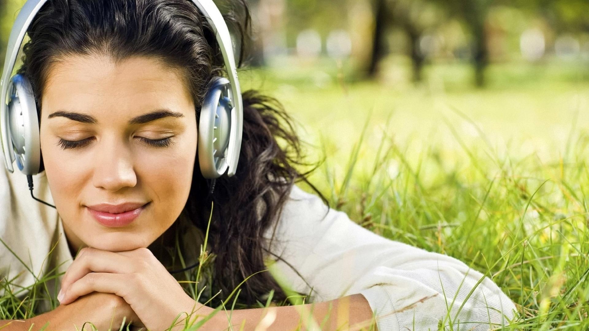 women-headphones-brunettes-photography-grass-girls-us-229124 | Top ...