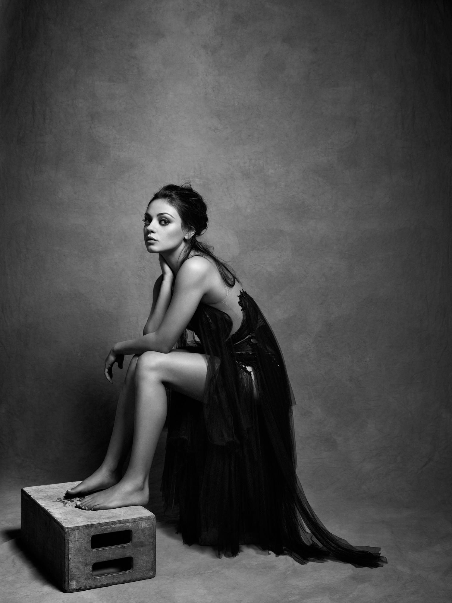 Mila Kunis - Robert Erdmann Photoshoot for Glamour (Photos)