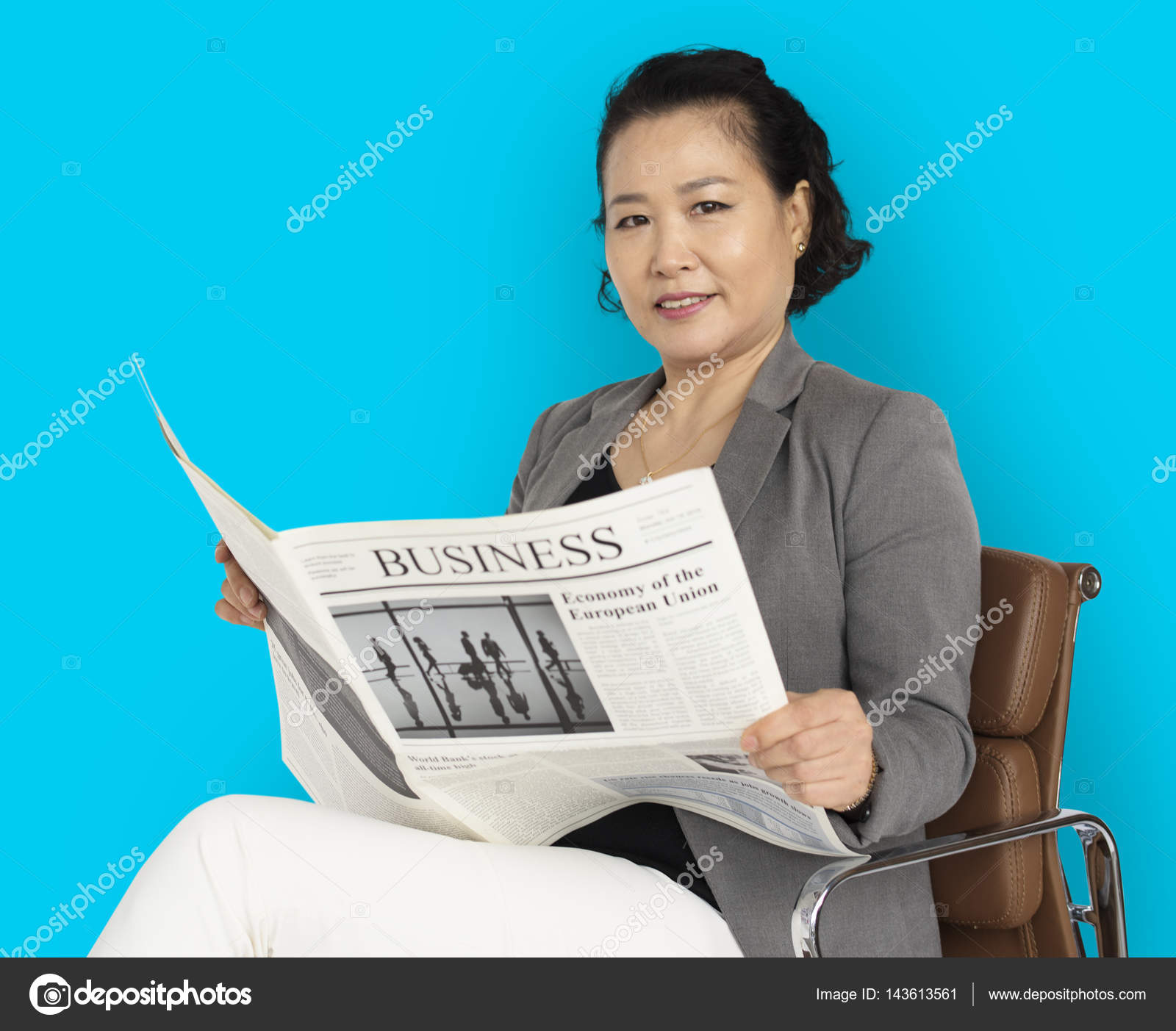 Business Woman Reading Newspaper — Stock Photo © Rawpixel #143613561