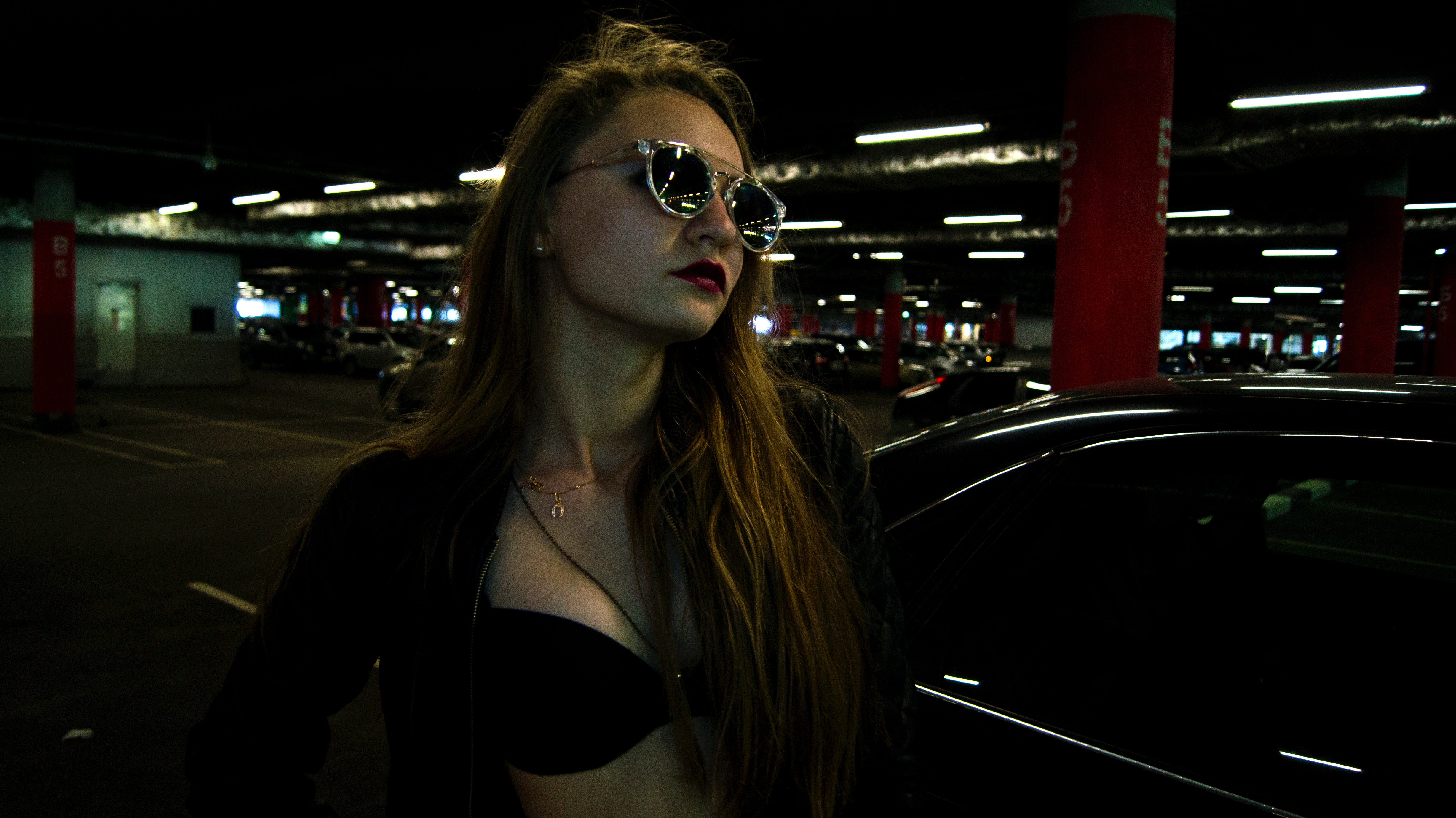 Woman wearing black bra and black sunglasses photo