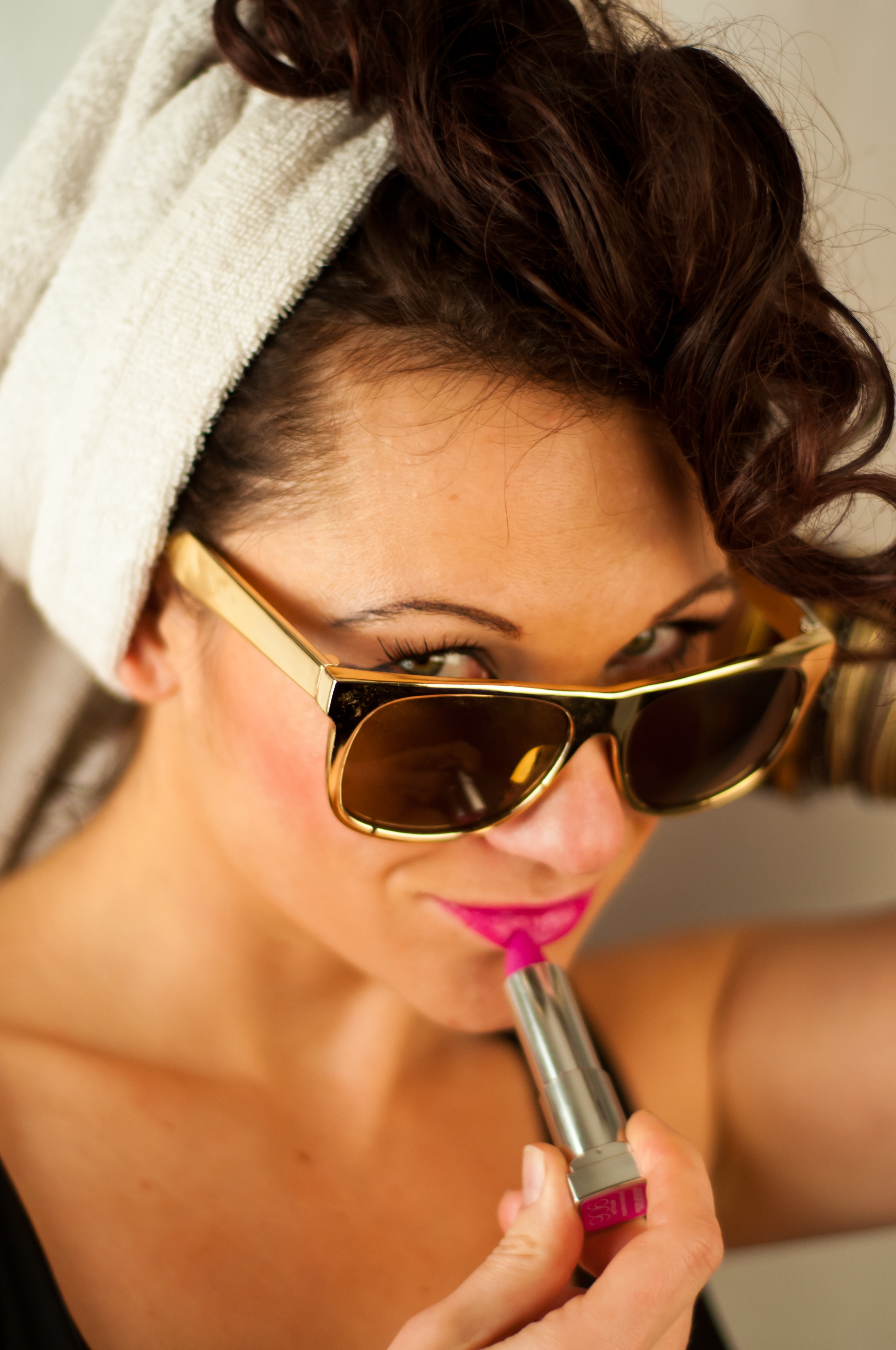 Woman wearing sunglasses photo