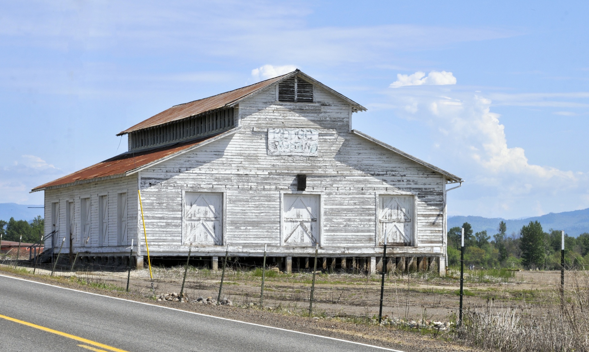Old White Wooden Barn Free Stock Photo - Public Domain Pictures