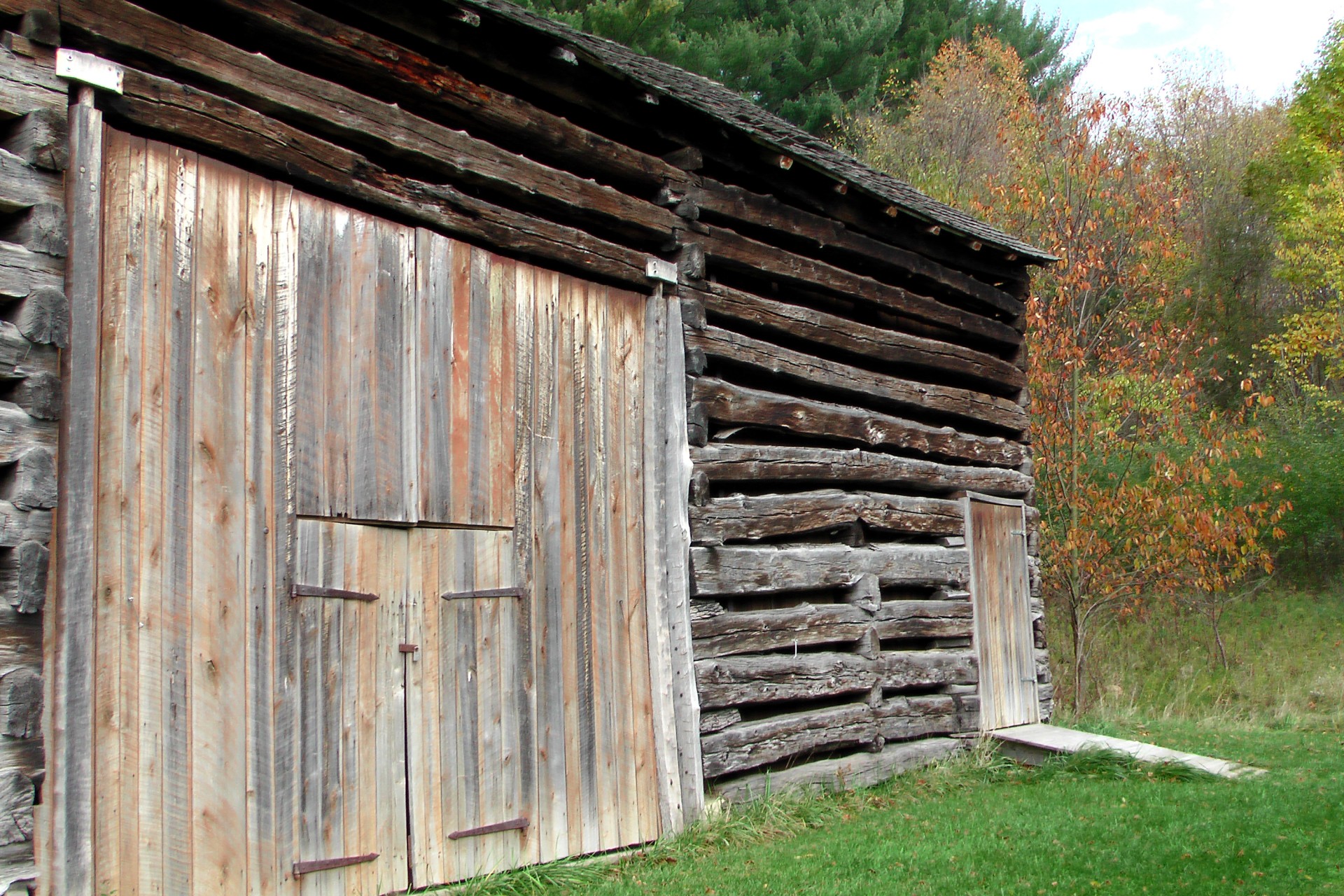Old Wooden Barn Free Stock Photo - Public Domain Pictures