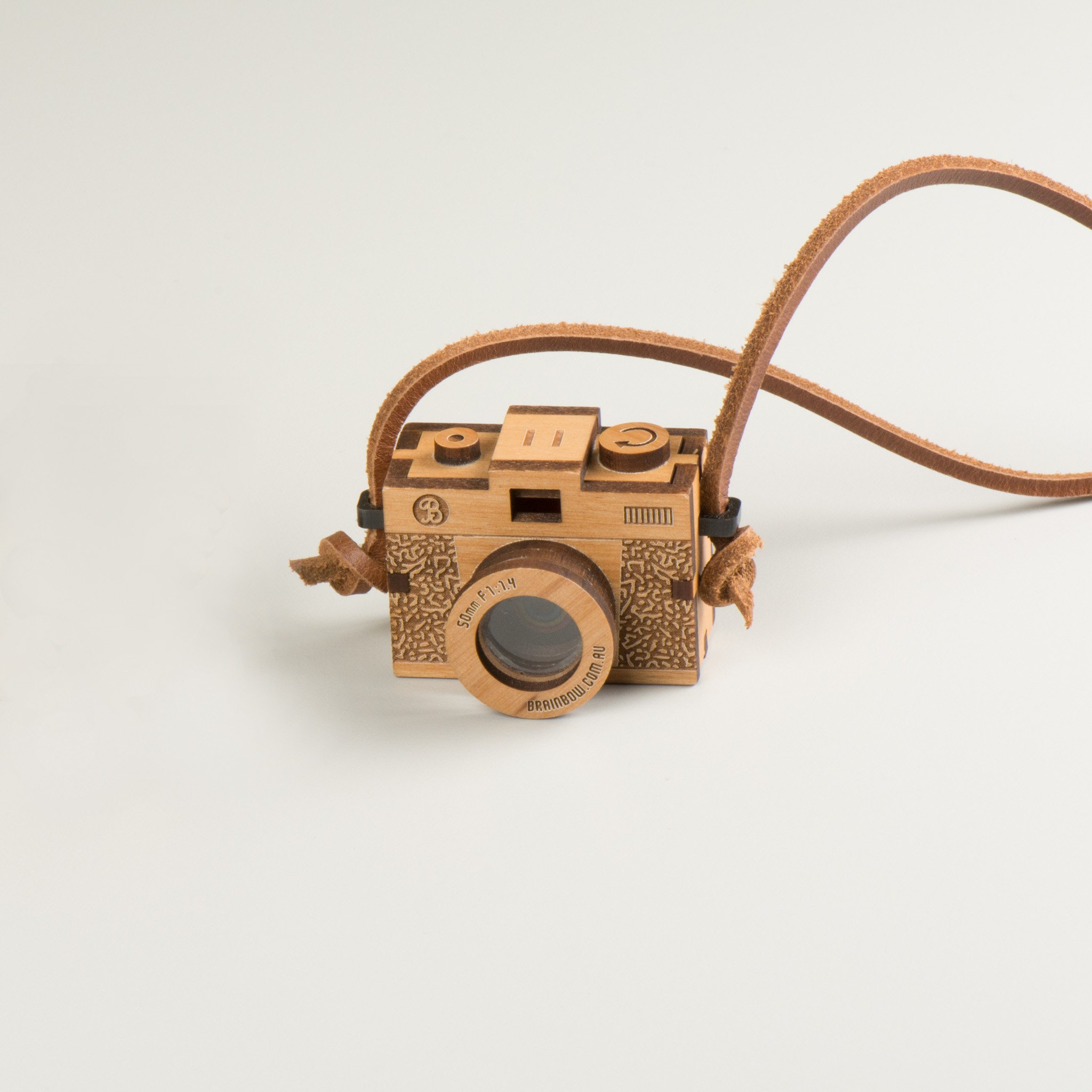 Brainbow 3D Wooden Camera Necklace - Arlette Gold