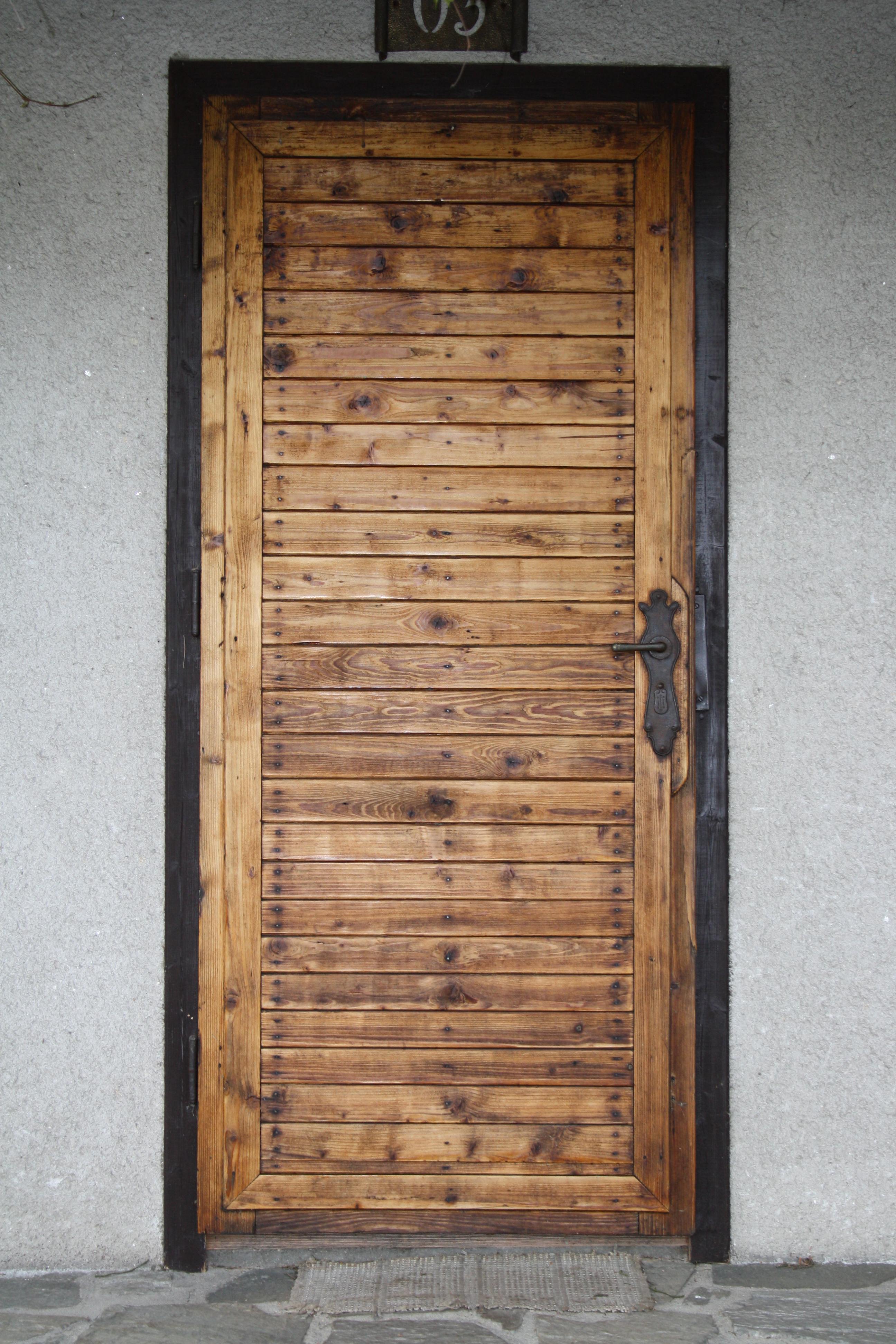 File:Old wooden doors from 1955 in Czech Republic.jpg - Wikimedia ...