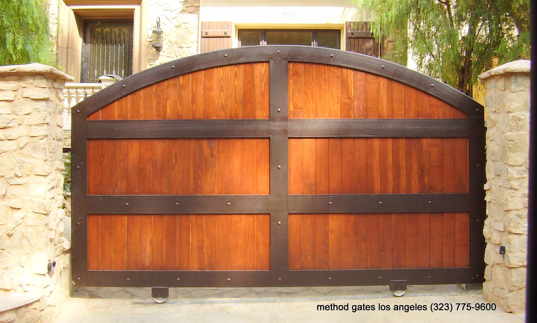 wooden gate - METHOD GATES & FENCE - Driveway Gates - Wooden Gates ...